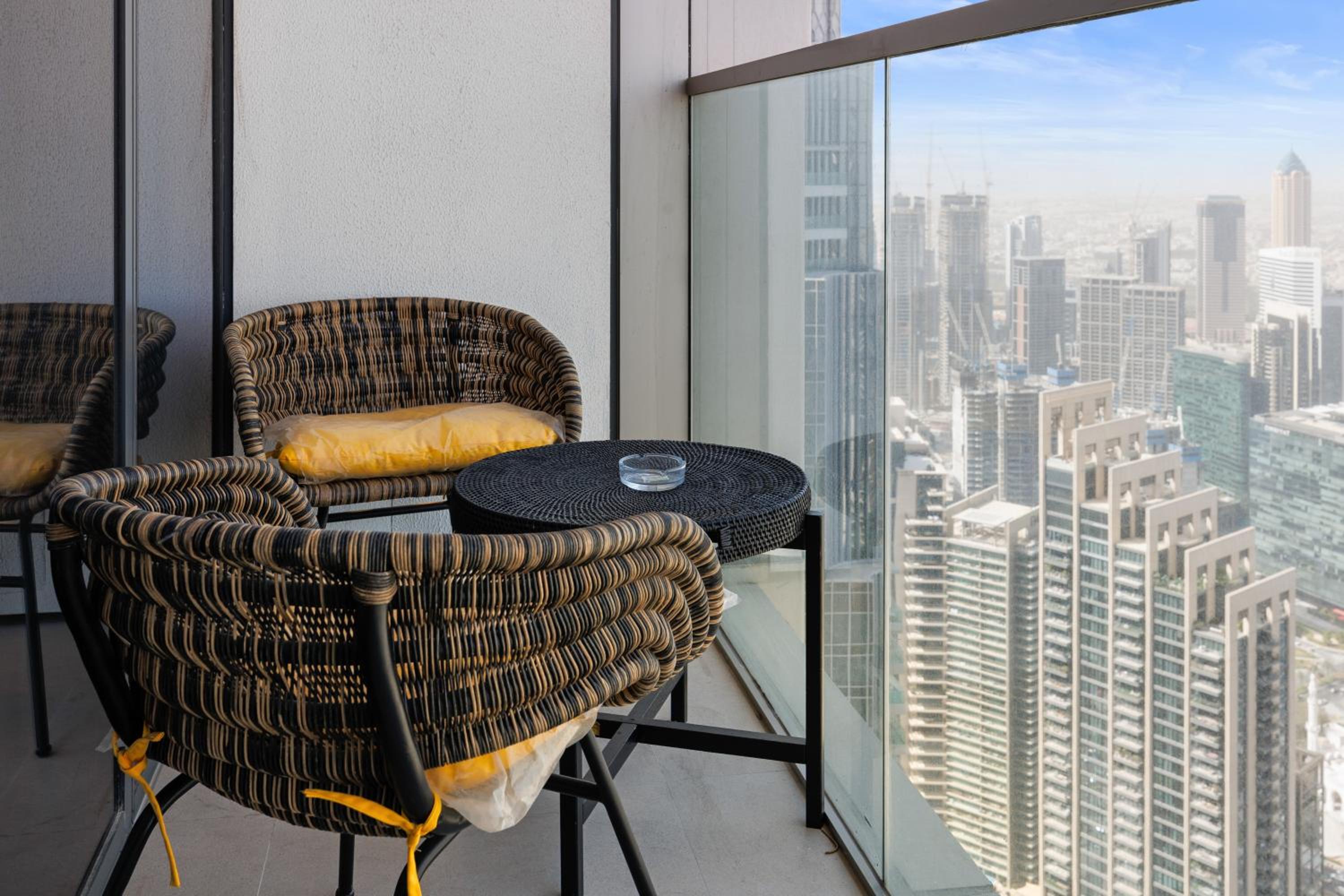 Luxury 2BR Apartment in Downtown Dubai