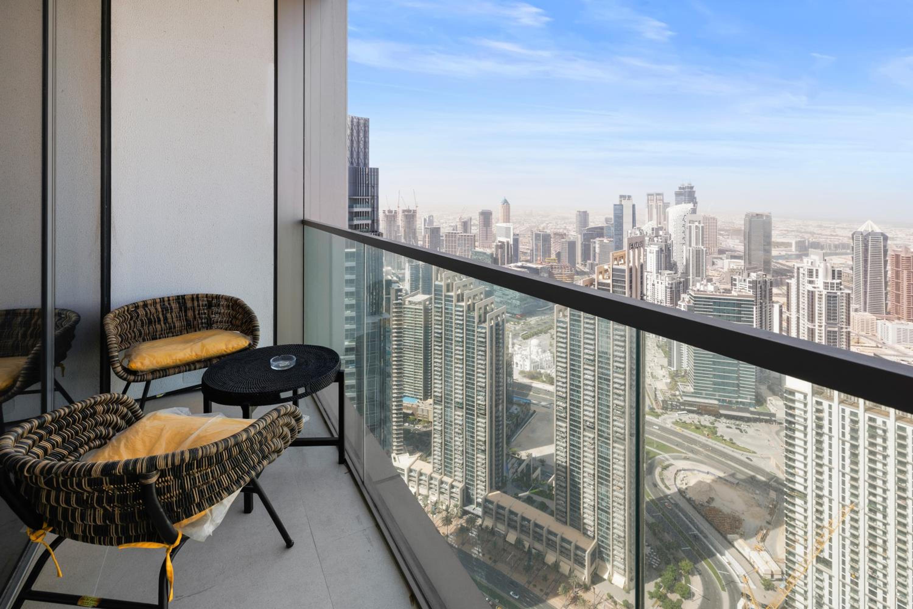 Luxury 2BR Apartment in Downtown Dubai