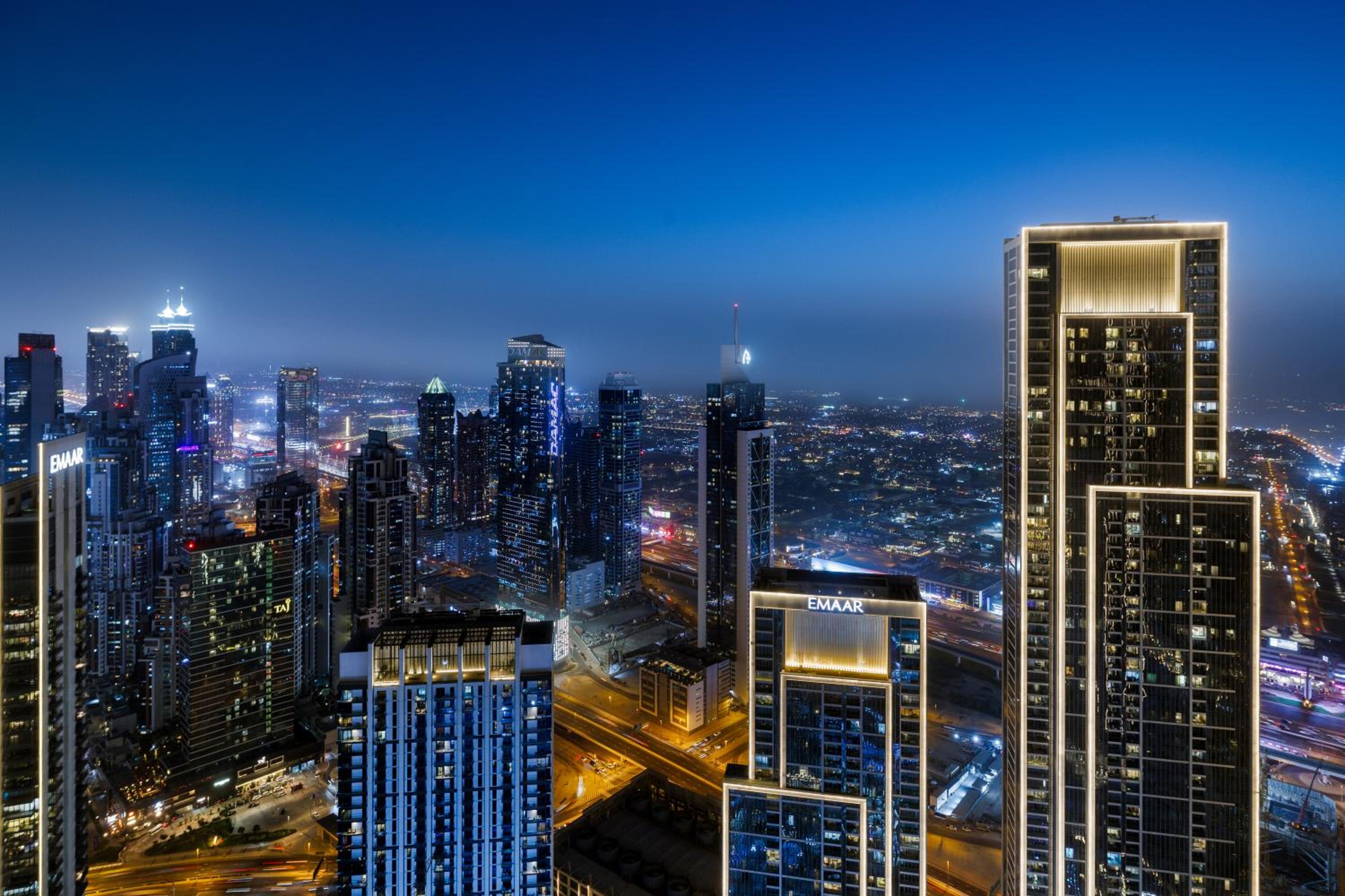 Luxury 2BR Apartment in Downtown Dubai