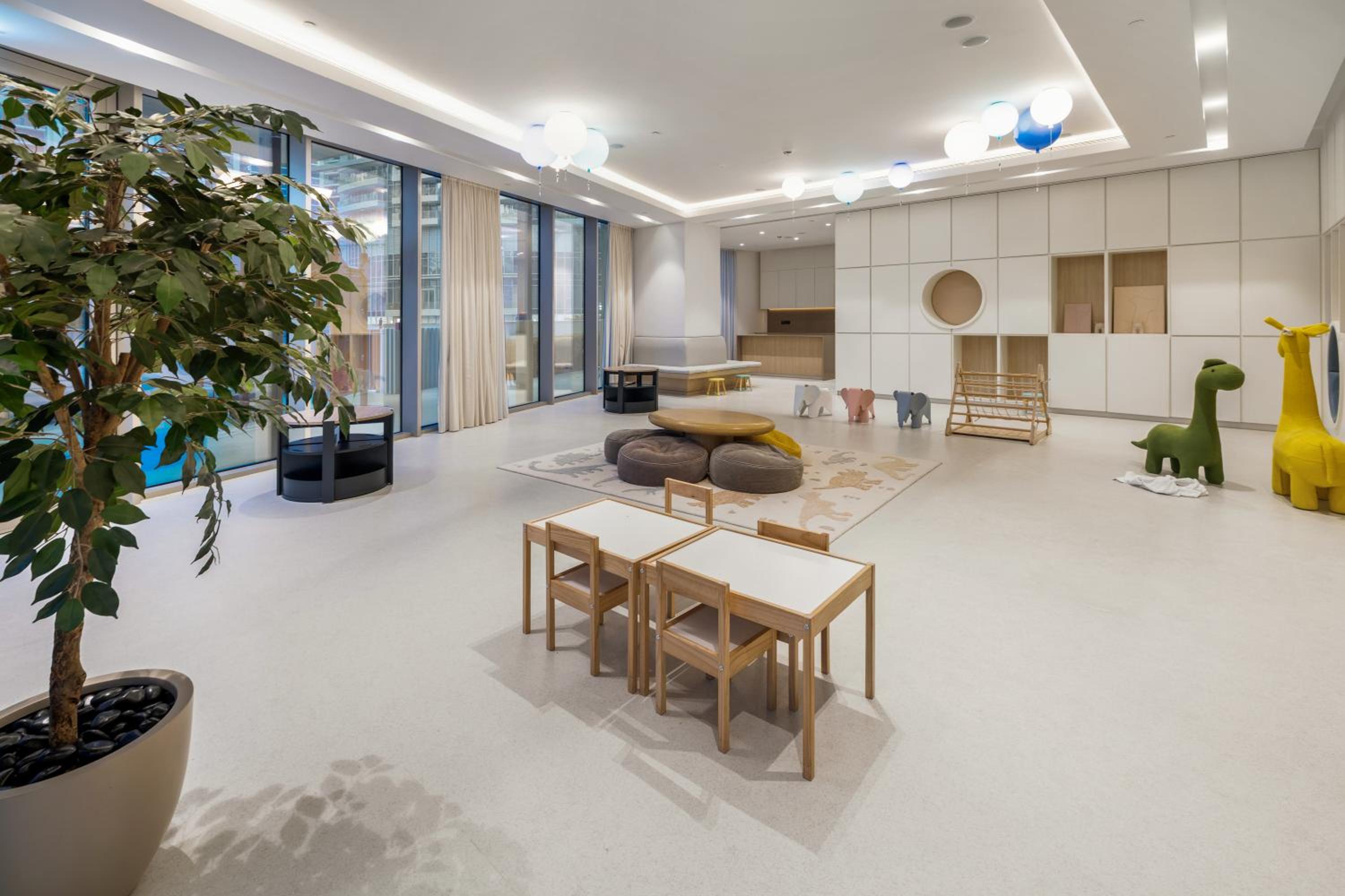 Luxury 2BR Apartment in Downtown Dubai