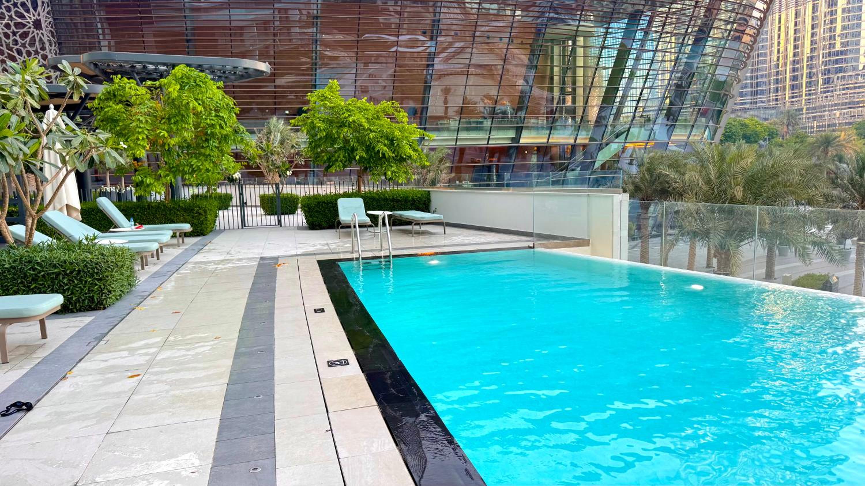 Luxury 2BR Apartment in Downtown Dubai