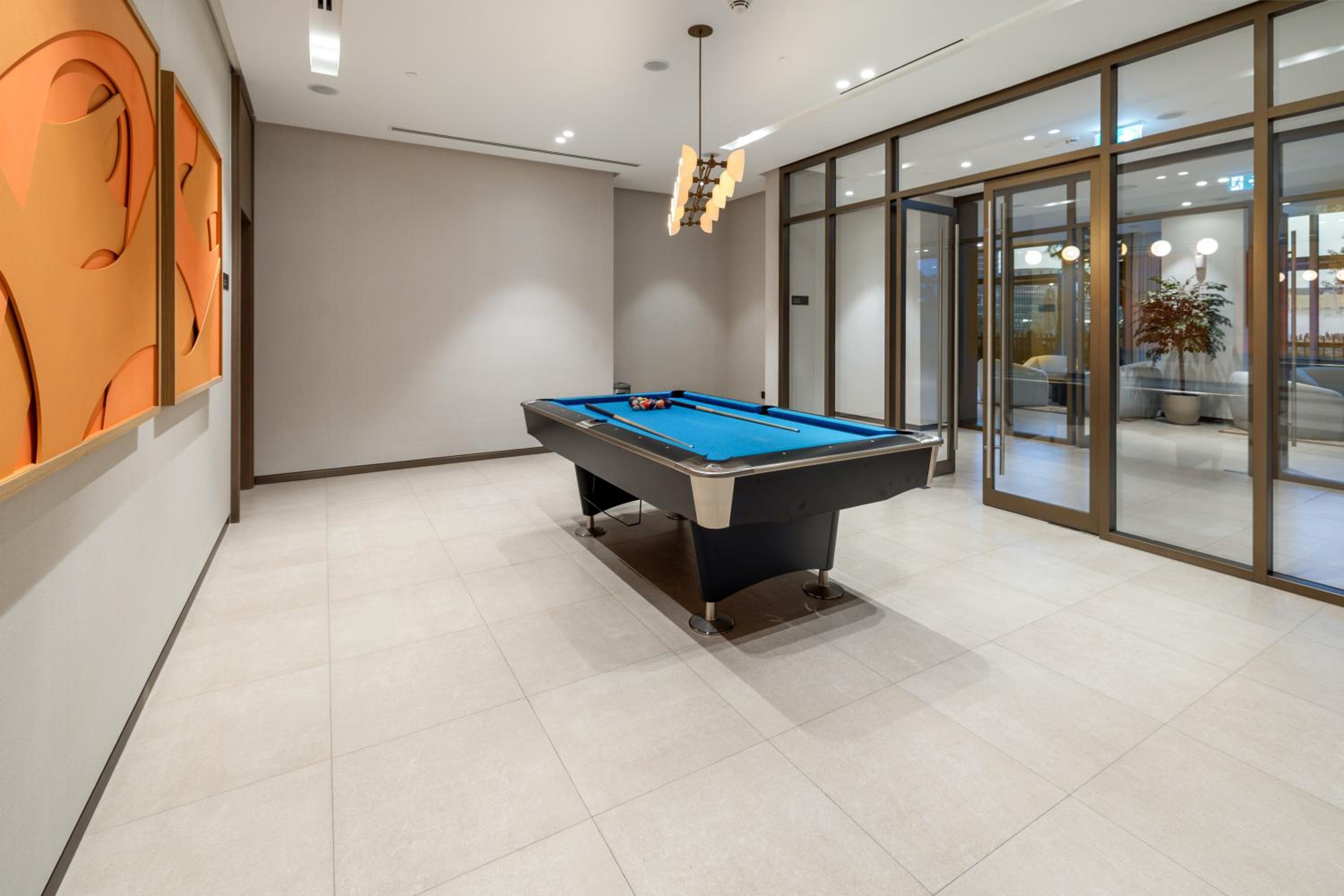 Luxury 2BR Apartment in Downtown Dubai