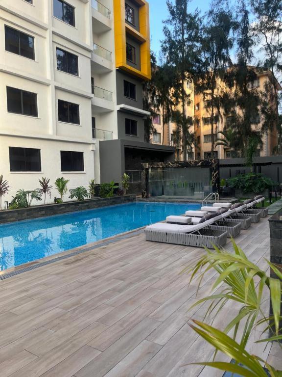 Elegant Wilma Towers Stay - Golden Sunsets & Ngong Hills views