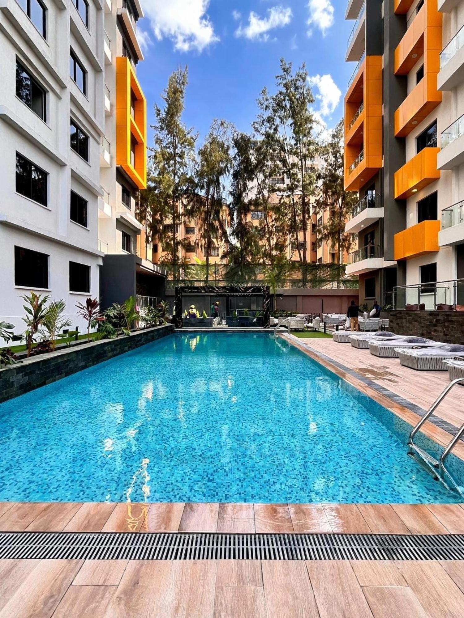 Elegant Wilma Towers Stay - Golden Sunsets & Ngong Hills views