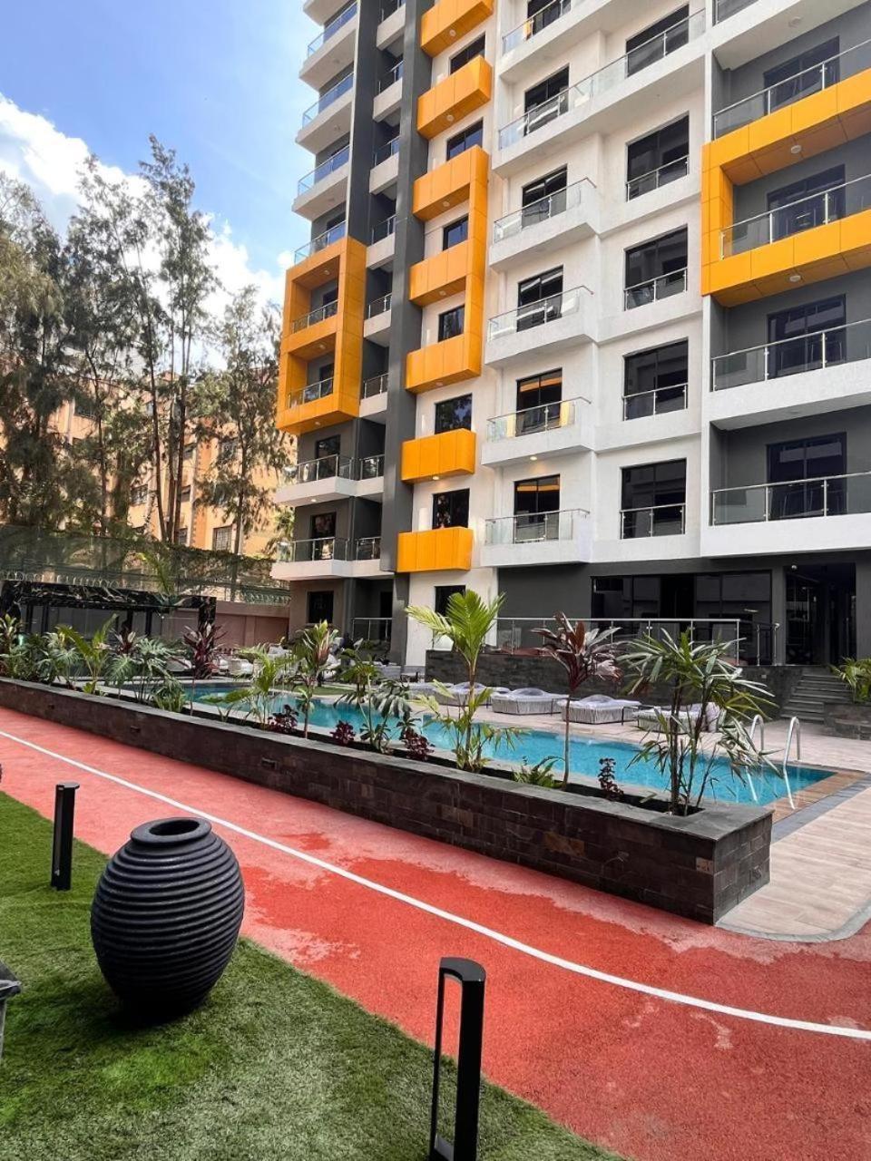 Elegant Wilma Towers Stay - Golden Sunsets & Ngong Hills views