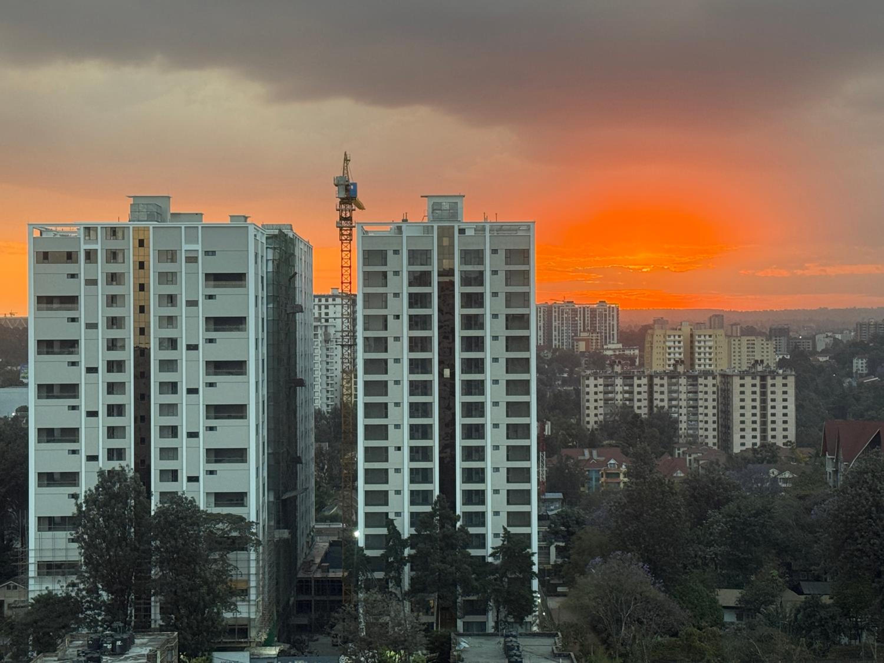 Elegant Wilma Towers Stay - Golden Sunsets & Ngong Hills views