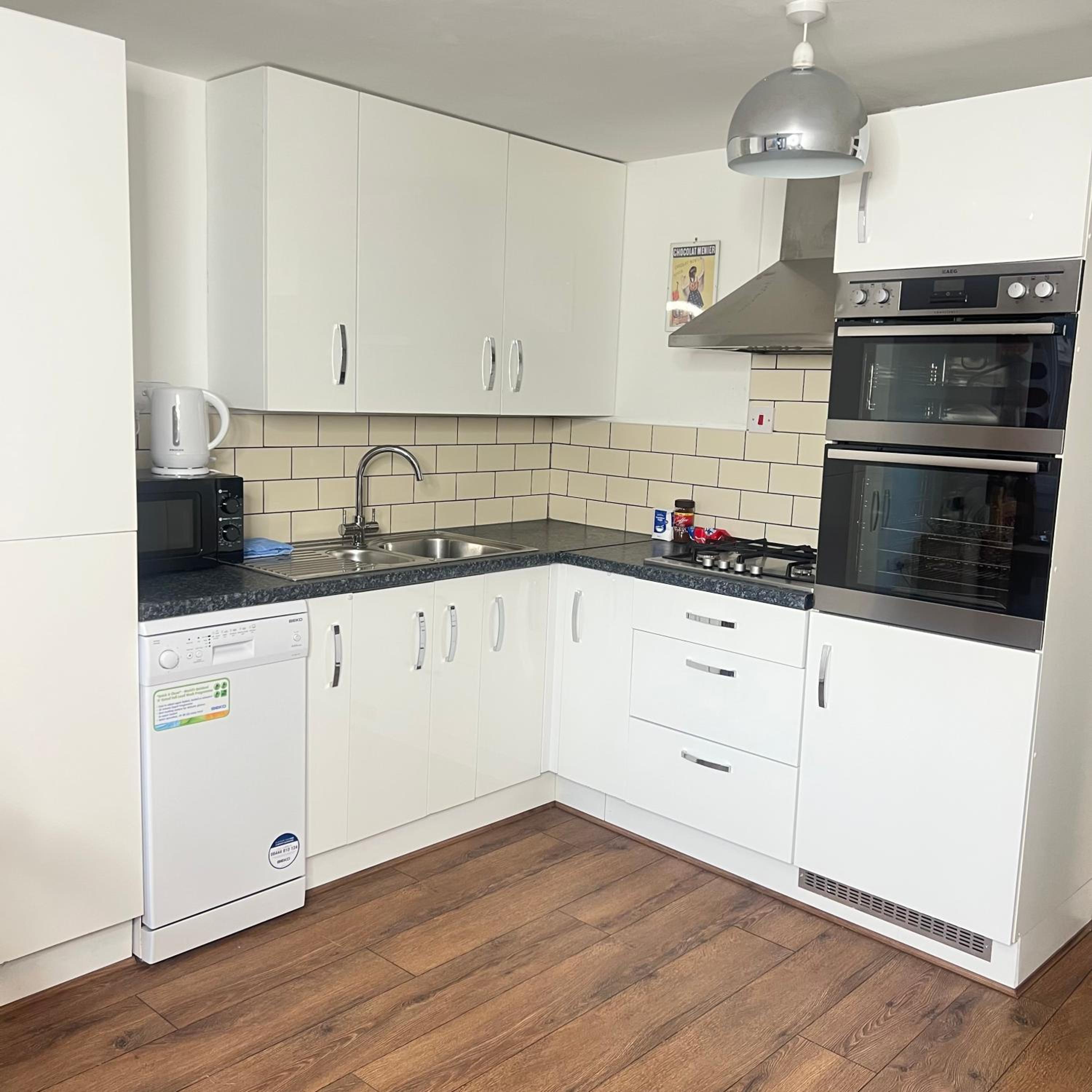 Newcastle No 30 Stay for Contractors, Families & Professionals
