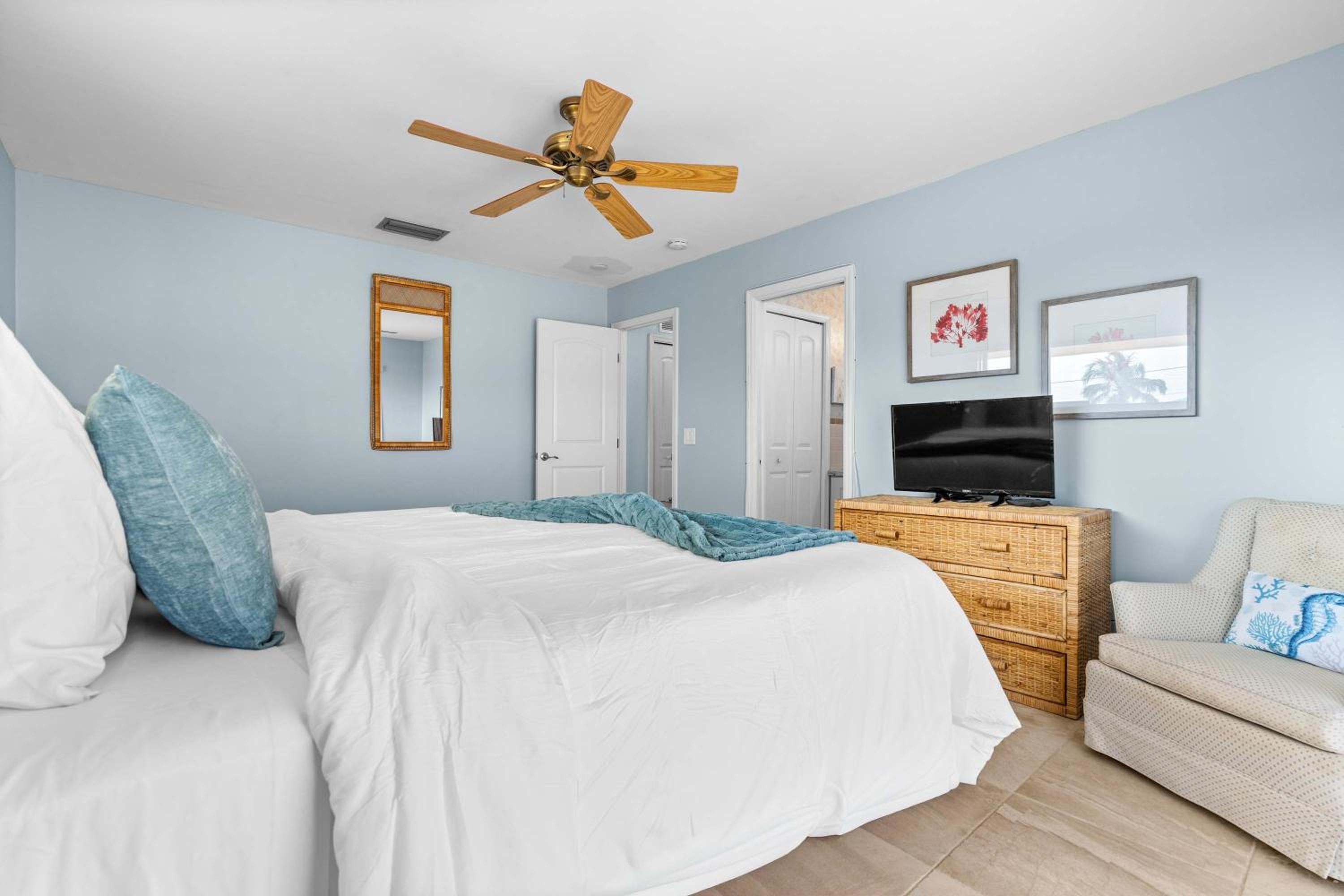 Sunset Harbor Waterfront Villa with Dock Cabana Club