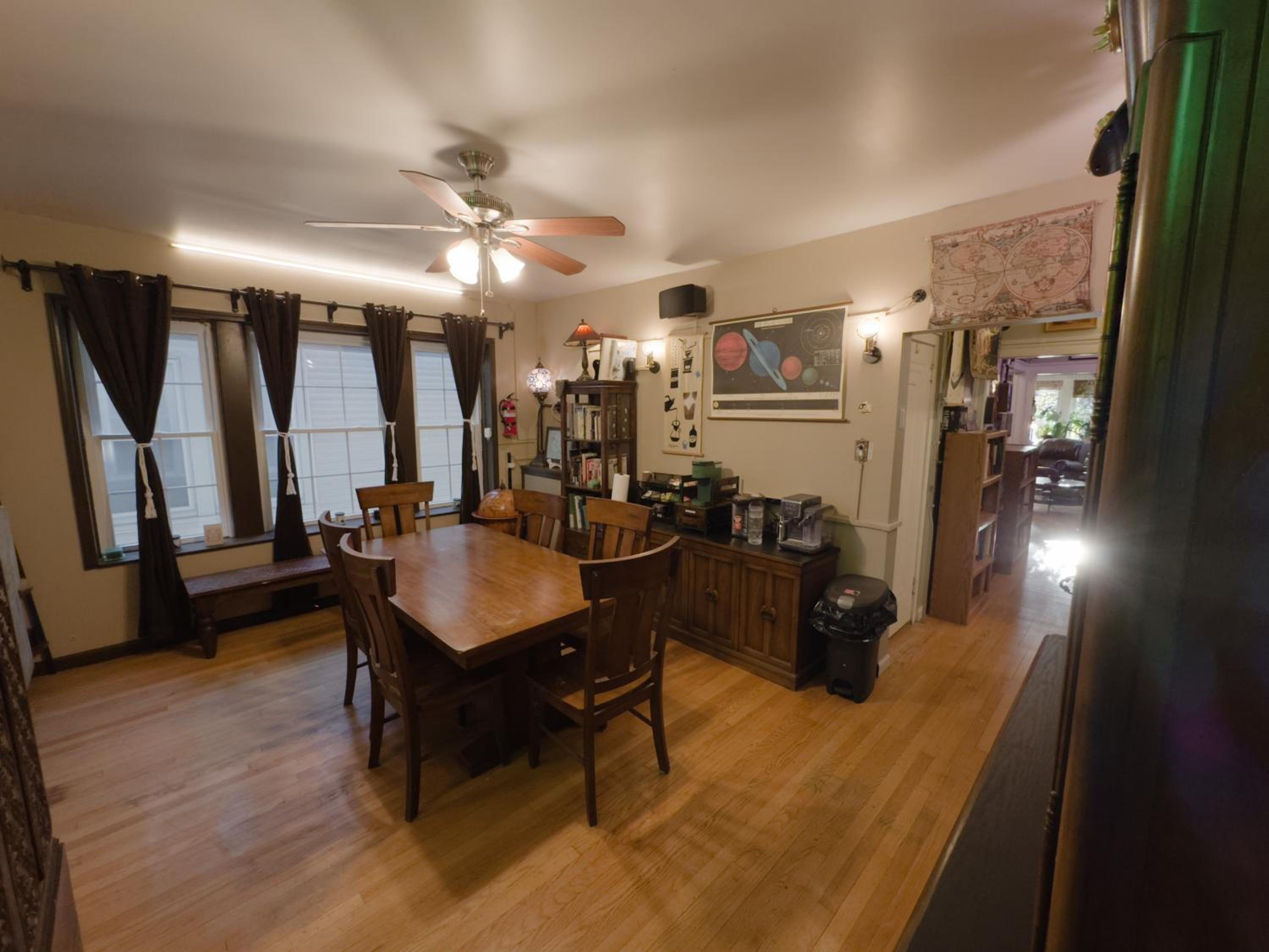 Tranquil Library 2brm 1bath private eclectic apt at Solar Lodge