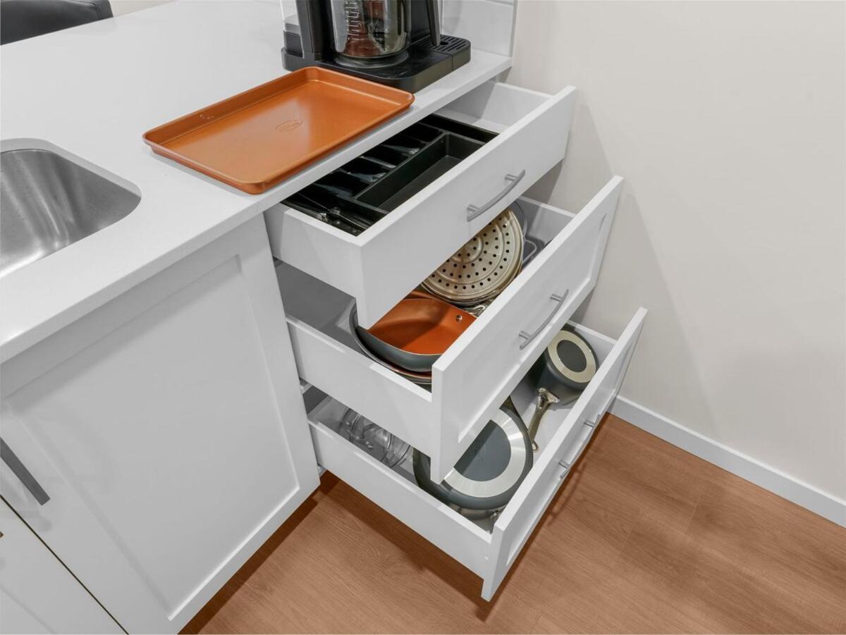 Superb 1-Bdr Apt in New Condo