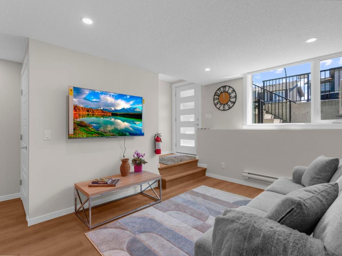 Superb 1-Bdr Apt in New Condo