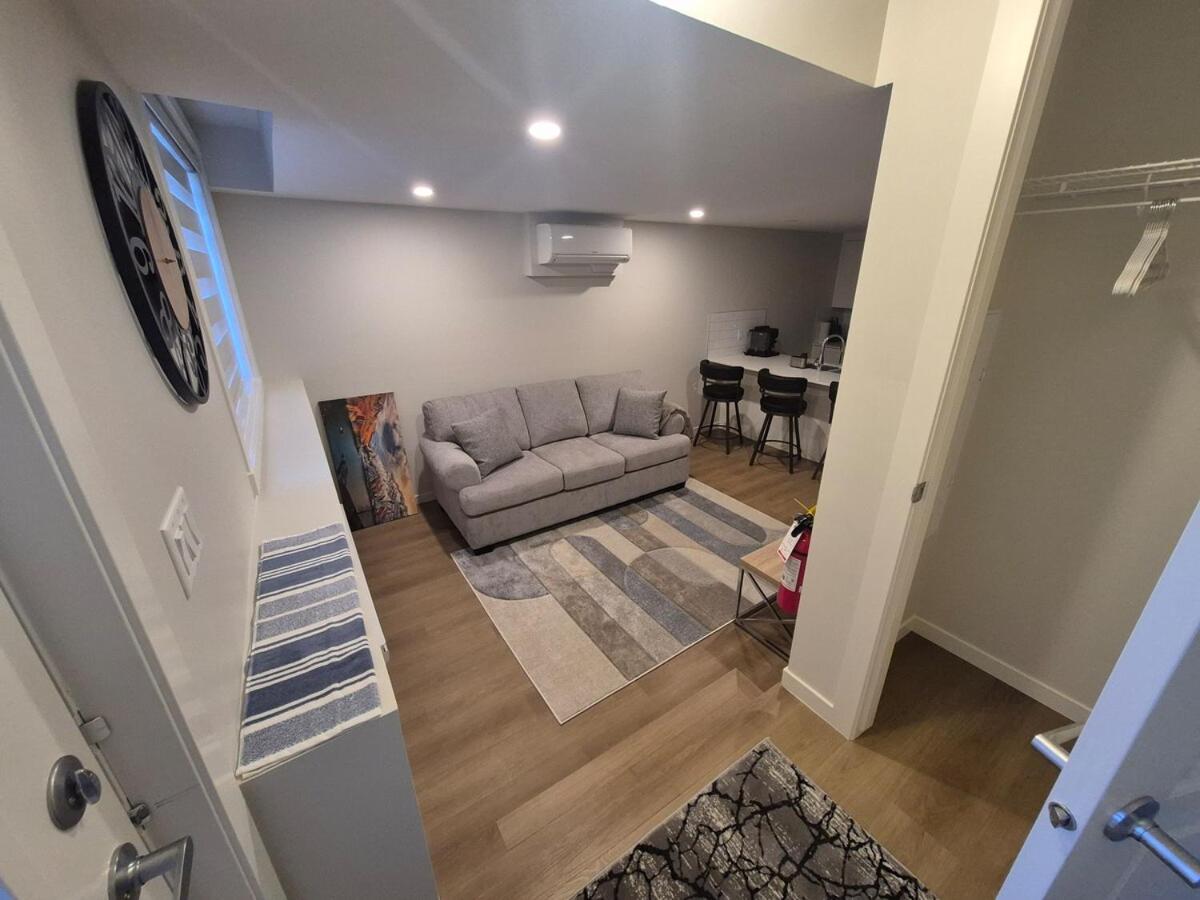 Superb 1-Bdr Apt in New Condo