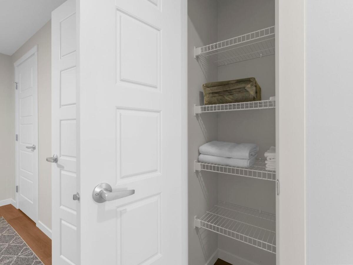 Superb 1-Bdr Apt in New Condo
