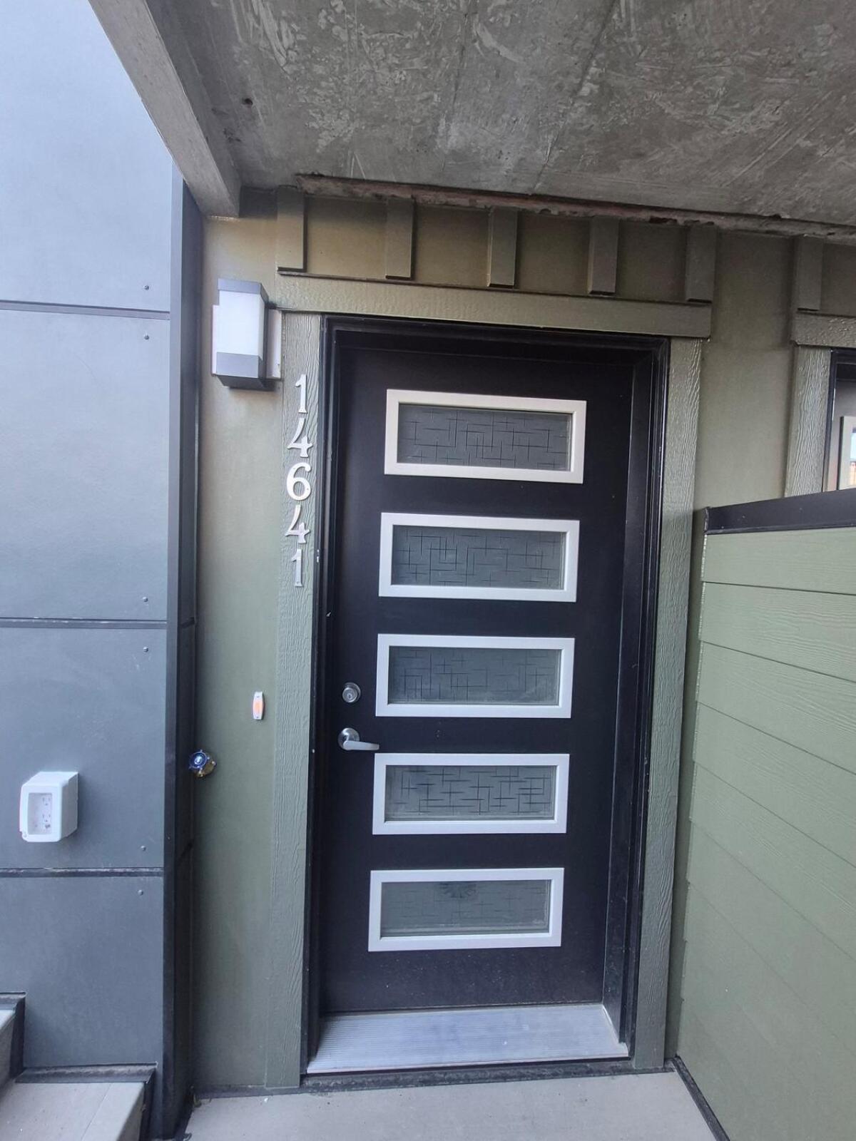 Superb 1-Bdr Apt in New Condo