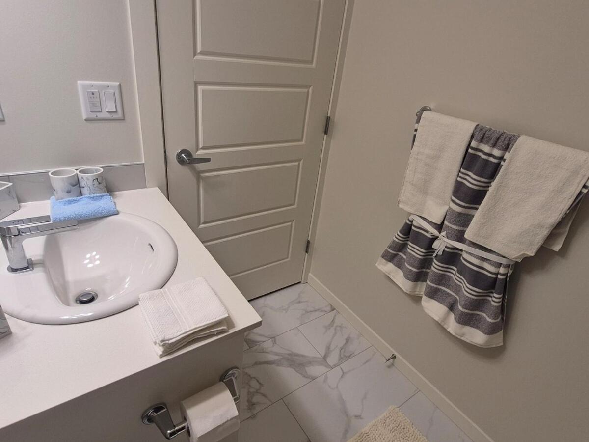 Superb 1-Bdr Apt in New Condo