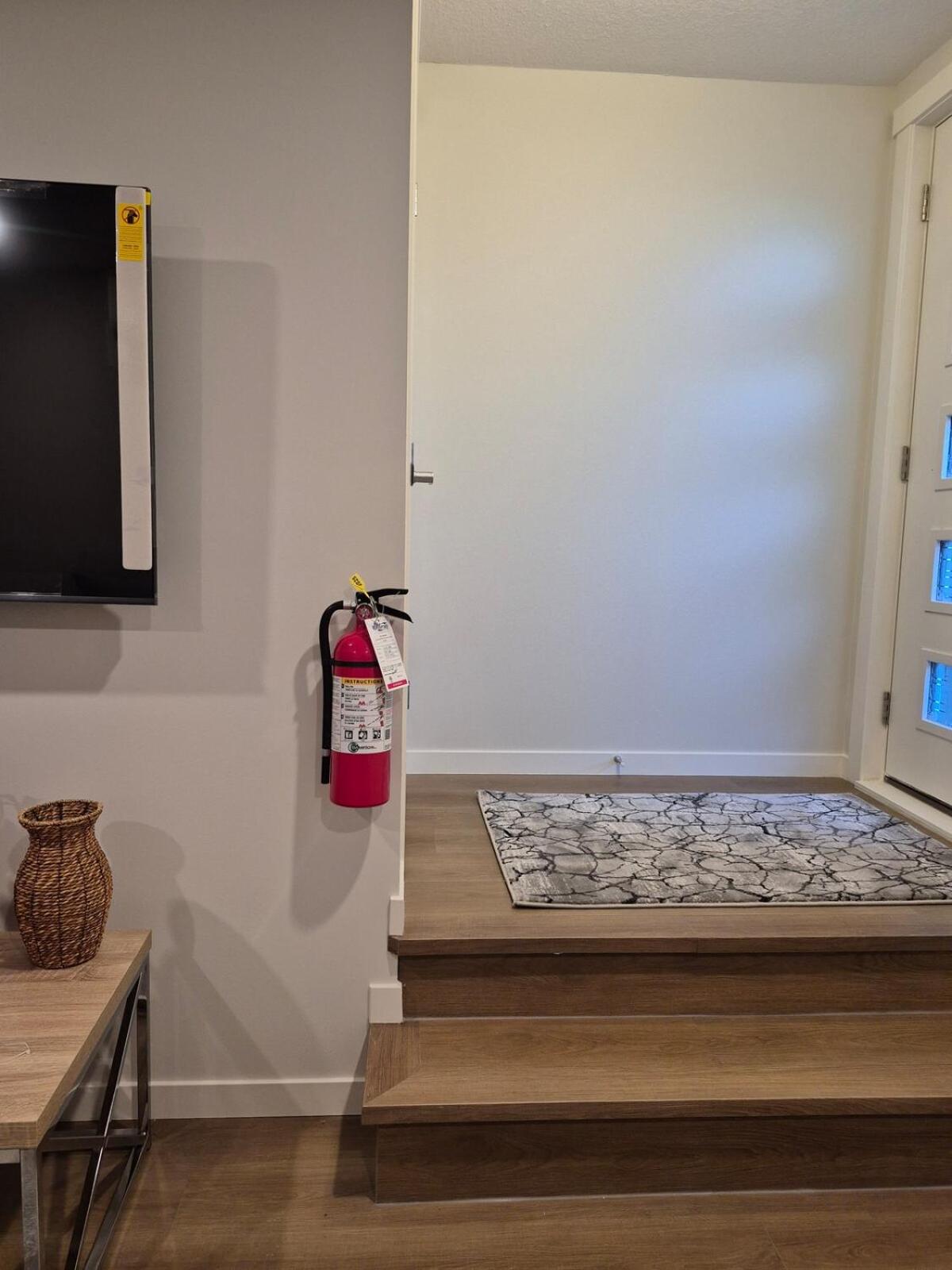 Superb 1-Bdr Apt in New Condo