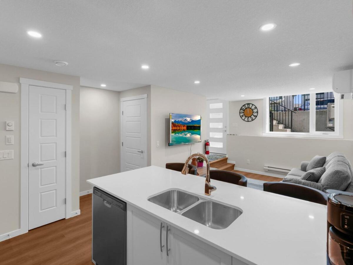Superb 1-Bdr Apt in New Condo