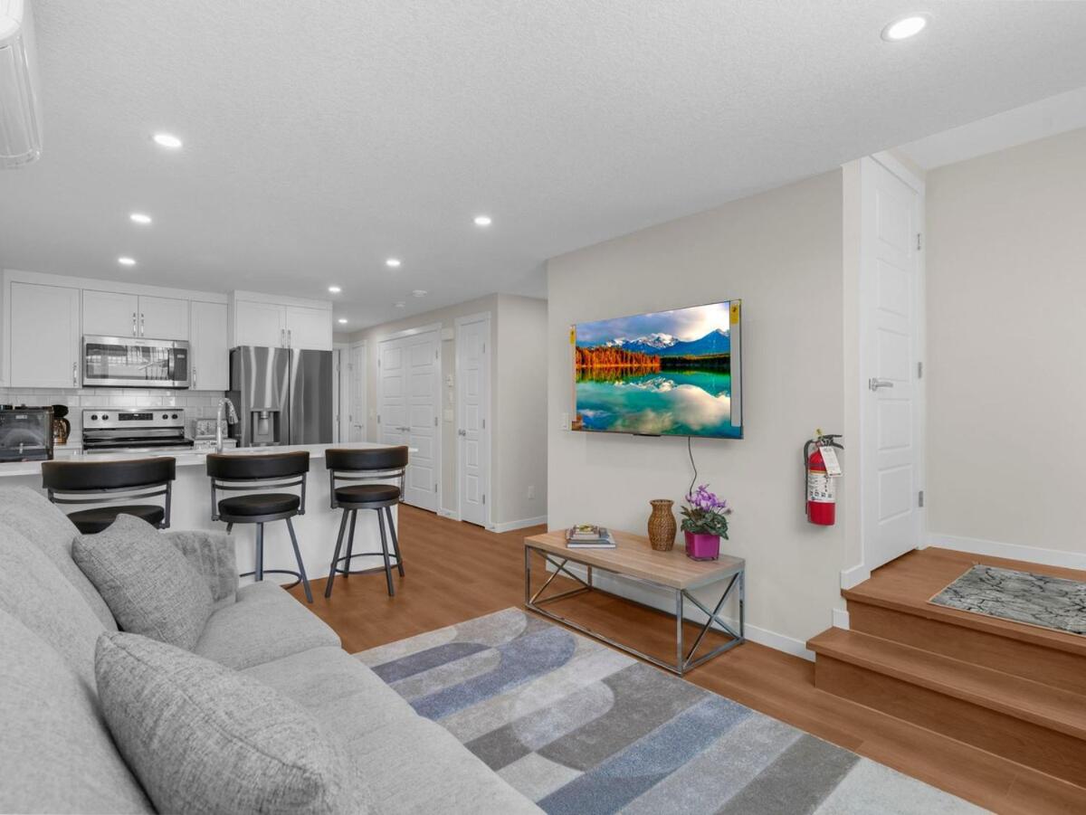 Superb 1-Bdr Apt in New Condo
