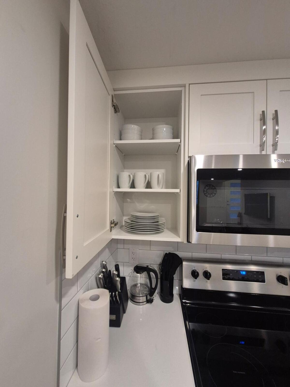 Superb 1-Bdr Apt in New Condo