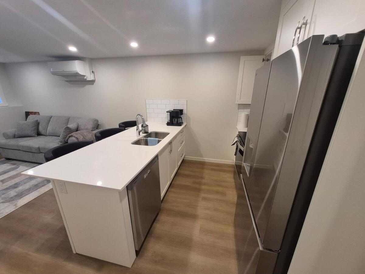 Superb 1-Bdr Apt in New Condo