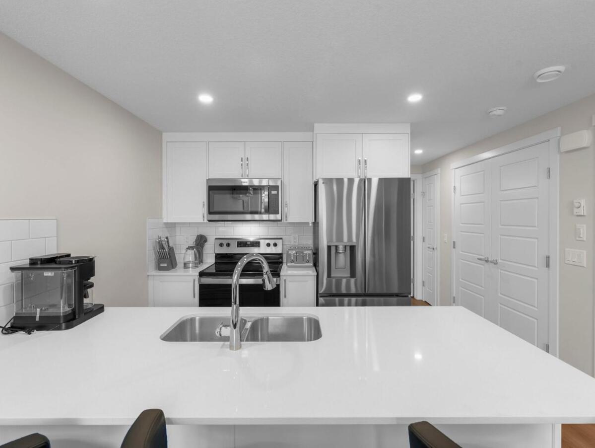 Superb 1-Bdr Apt in New Condo