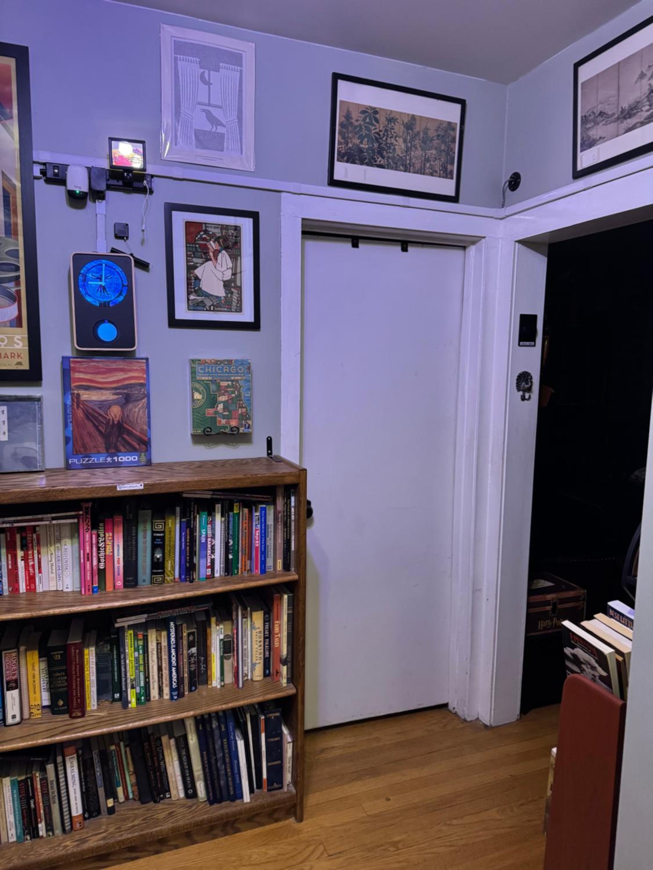 Tranquil Library 2brm 1bath private eclectic apt at Solar Lodge
