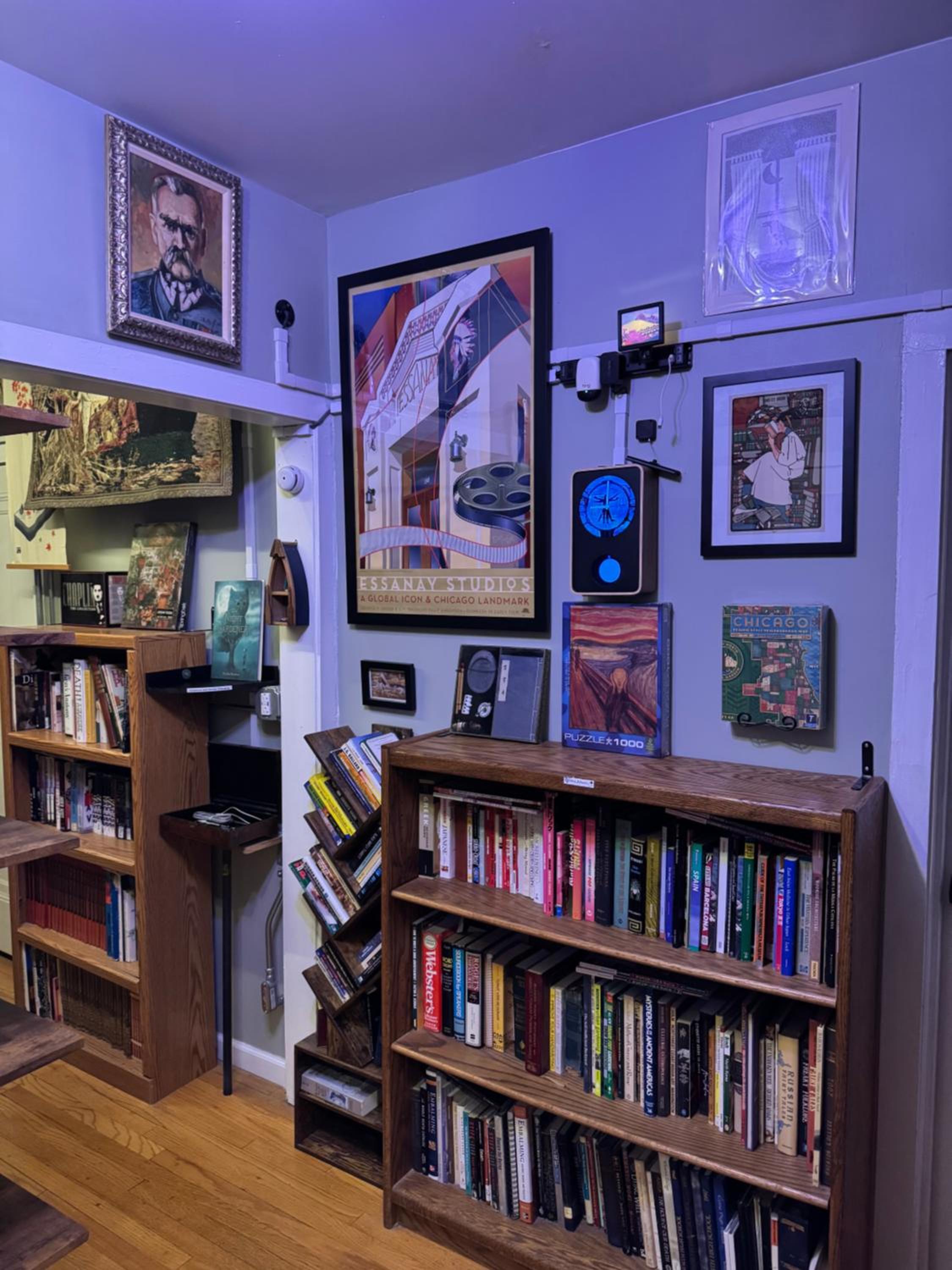 Tranquil Library 2brm 1bath private eclectic apt at Solar Lodge
