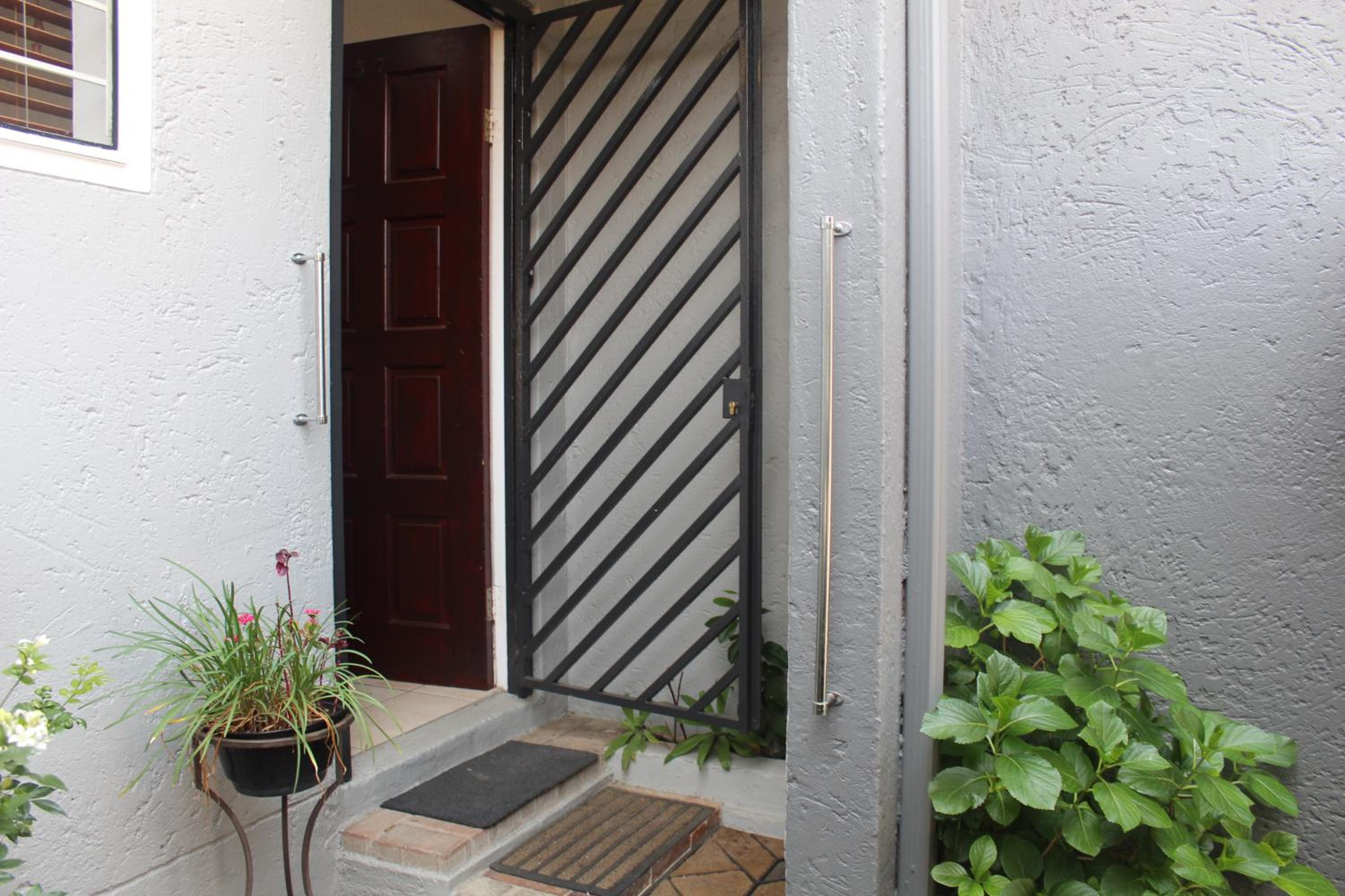 Luxury Garden Retreat 2B Sandton