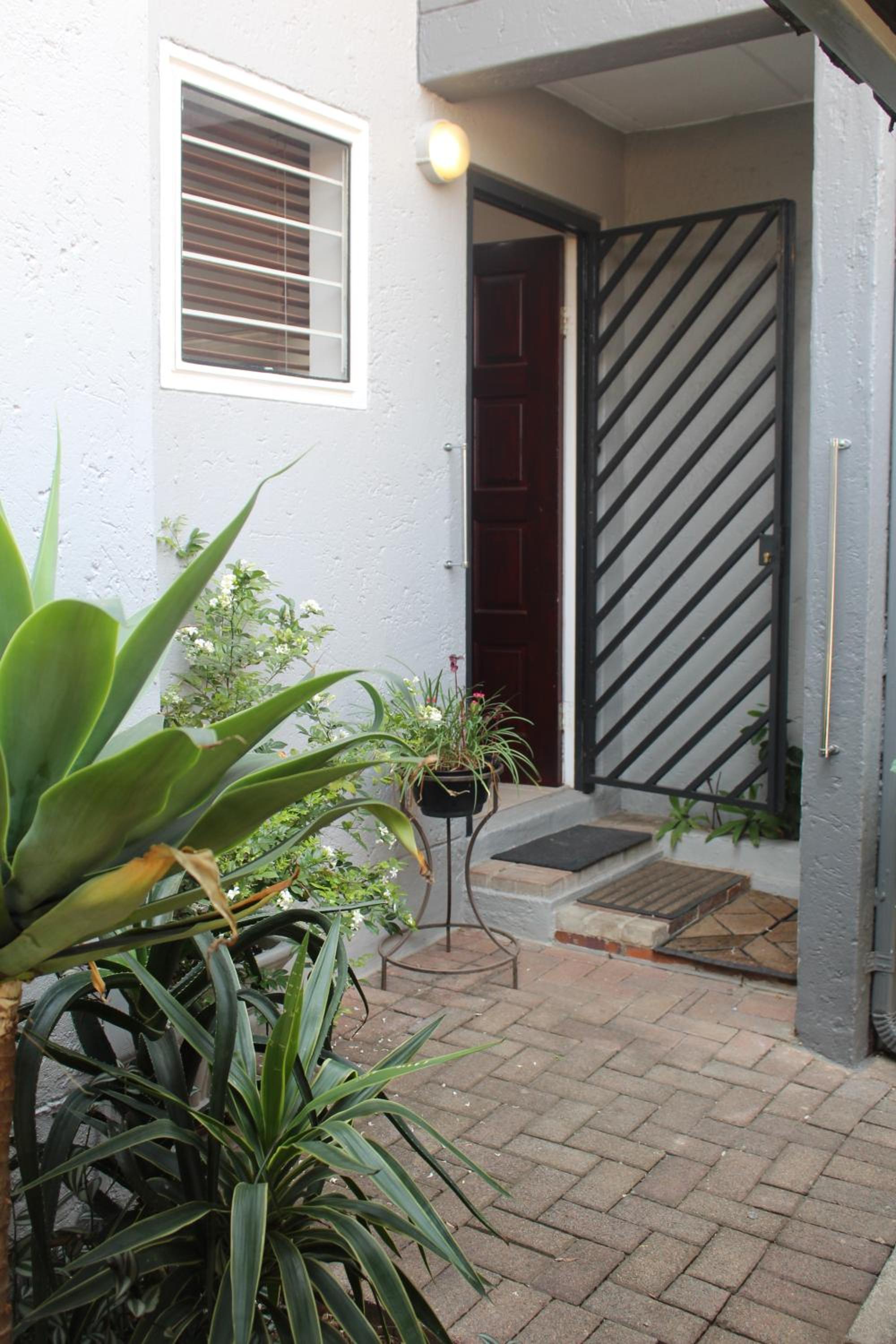 Luxury Garden Retreat 2B Sandton