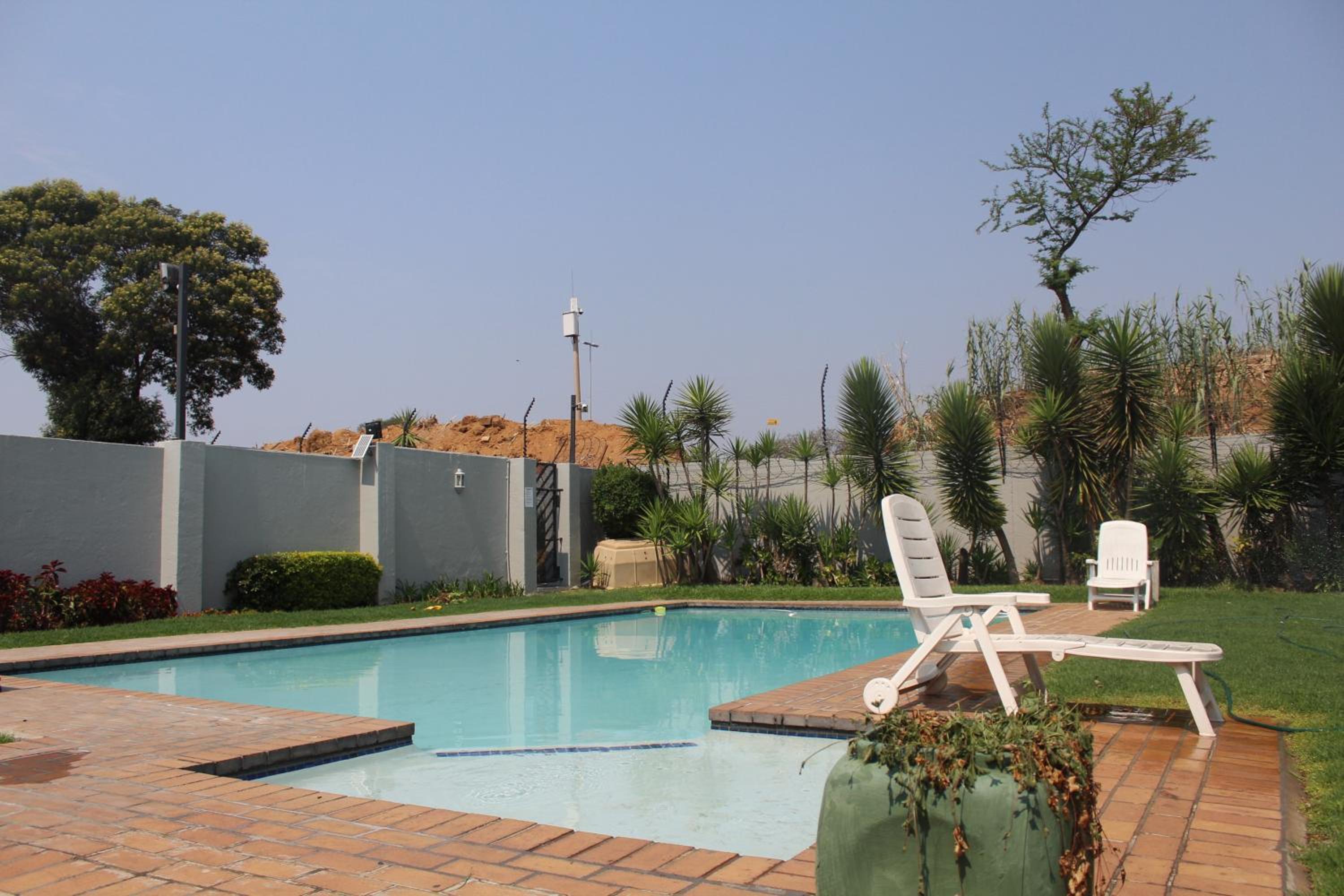 Luxury Garden Retreat 2B Sandton
