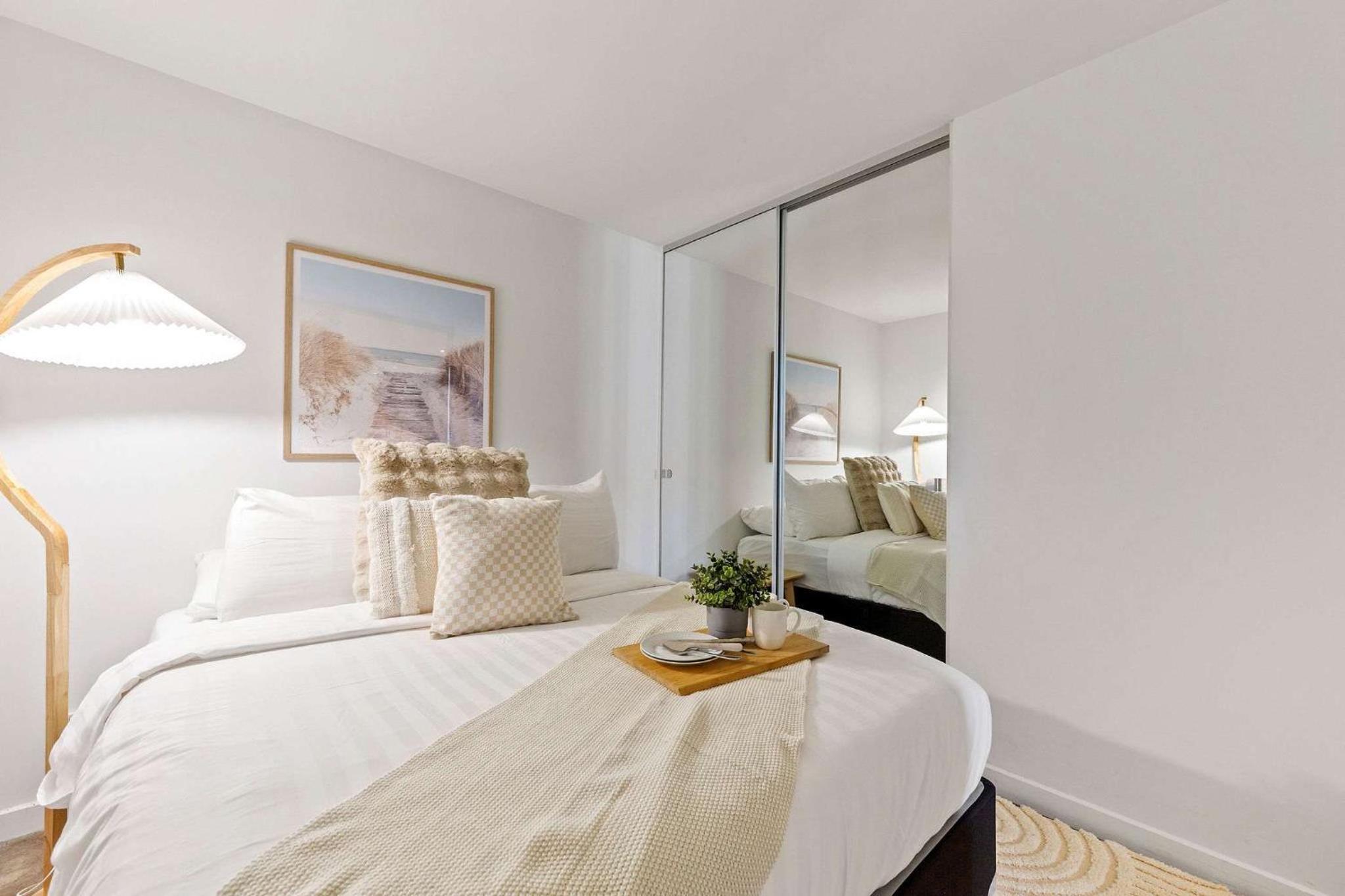 Modern 2BR City Retreat Prime Melbourne CBD