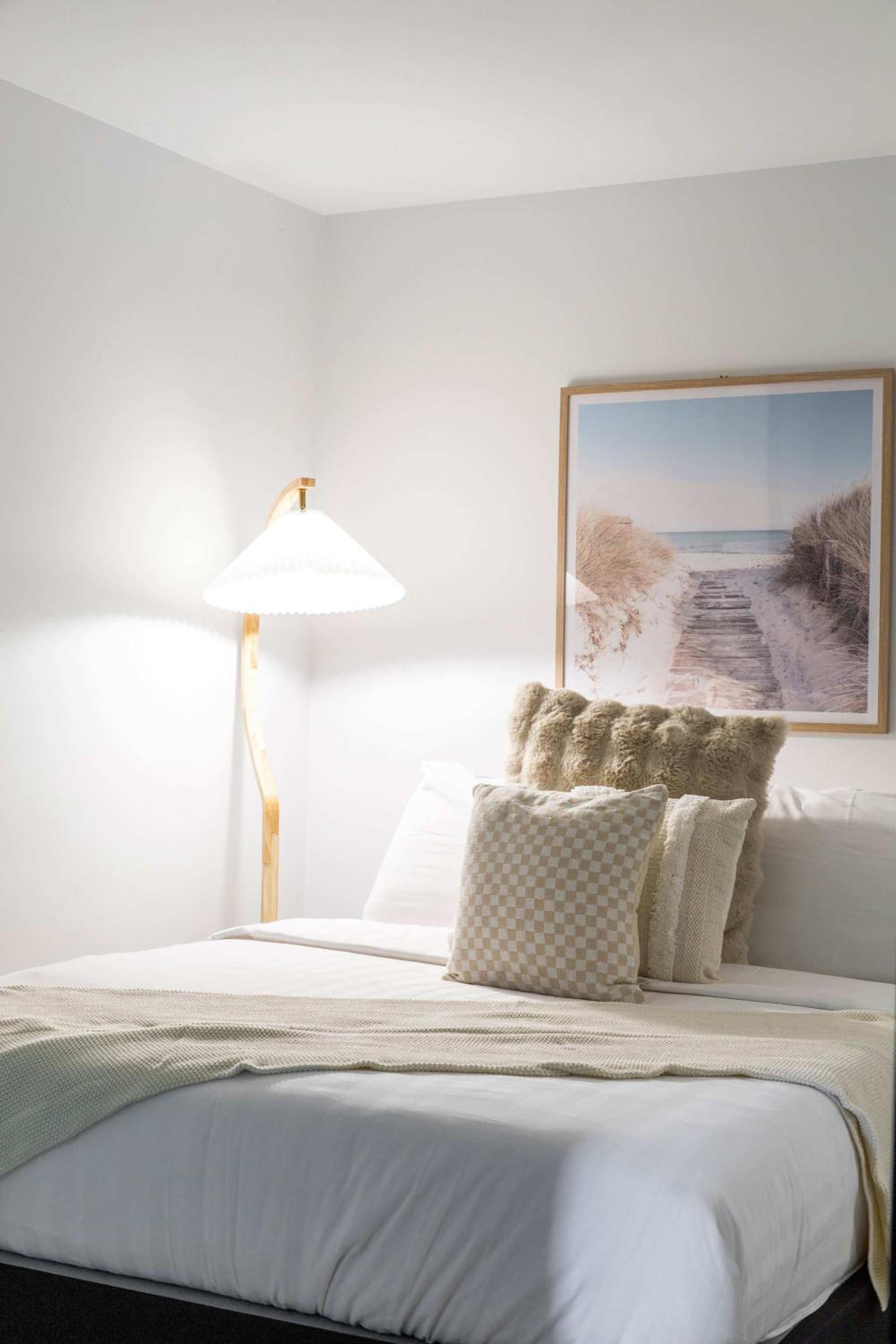 Modern 2BR City Retreat Prime Melbourne CBD