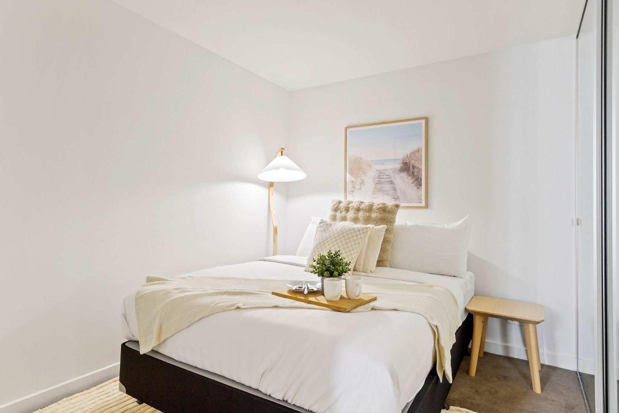 Modern 2BR City Retreat Prime Melbourne CBD