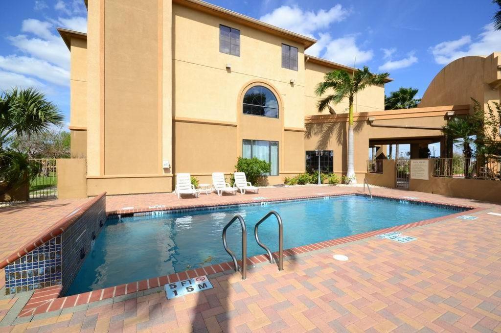 Best Western Casa Villa Suites - Property Image 3