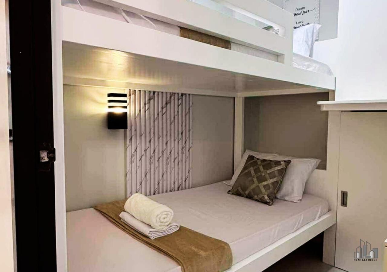2BR Cozy Condo with a Balcony, FREE Pool, Gym Parking Near Airport - B2 6LusterB