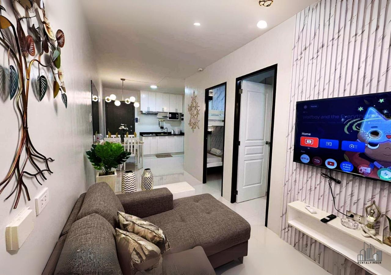 2BR Cozy Condo with a Balcony, FREE Pool, Gym Parking Near Airport - B2 6LusterB