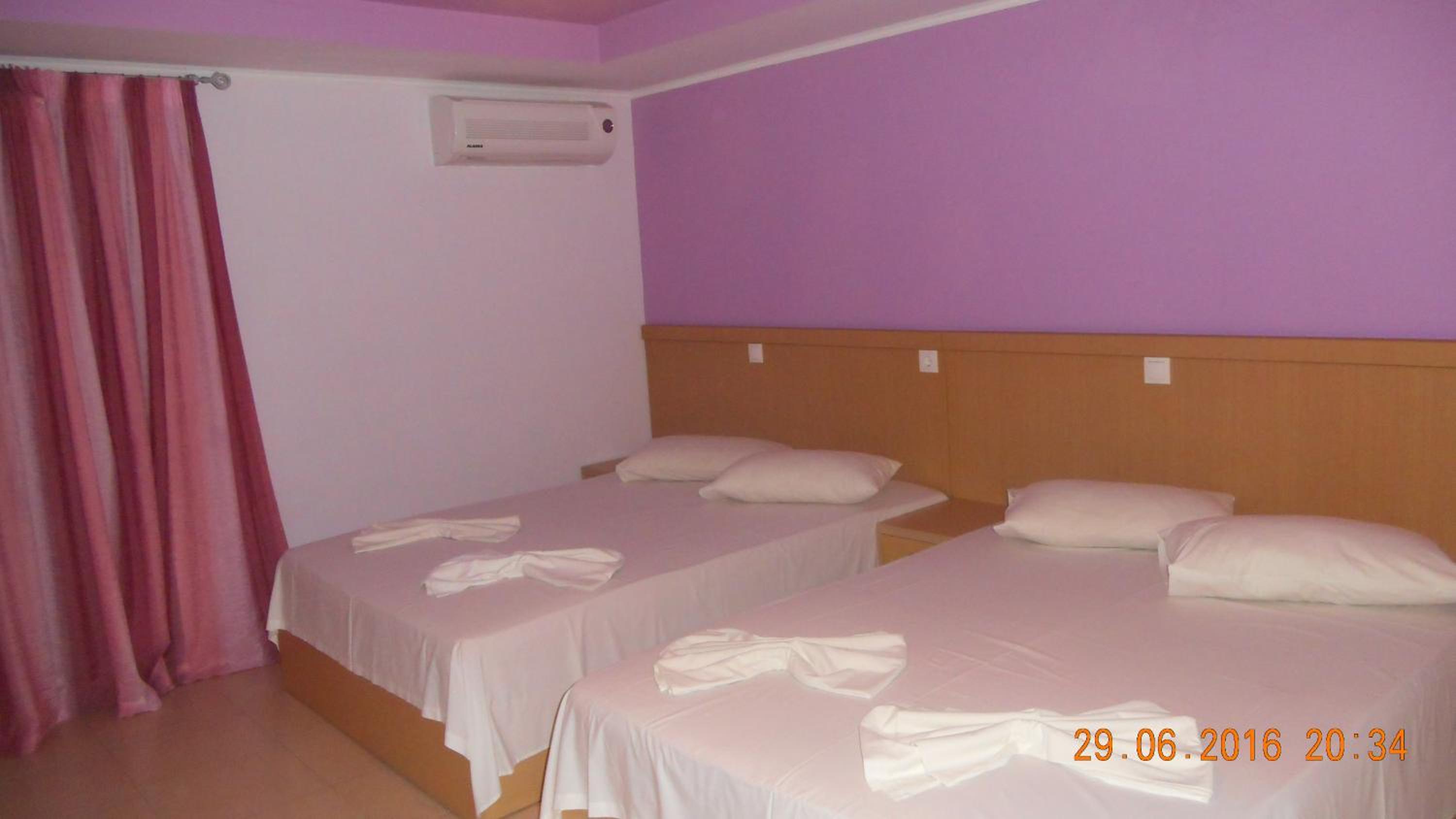 Dimis Studios and Apartments