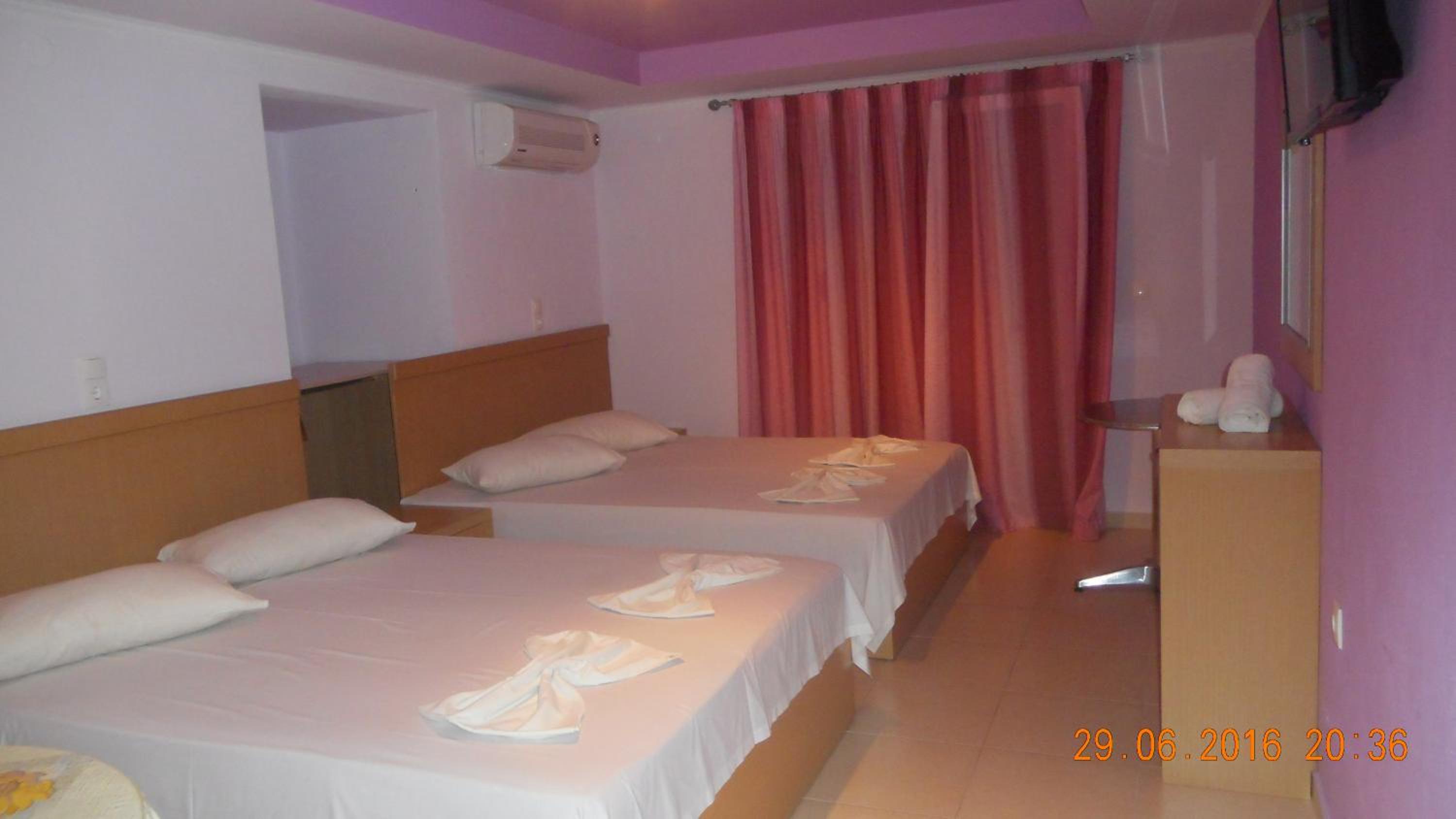 Dimis Studios and Apartments