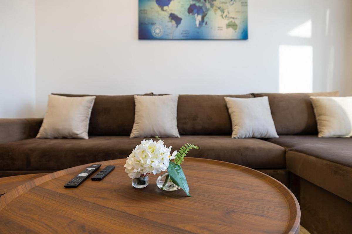 Stylish 1BR Retreat in Sobha Crest with Balcony