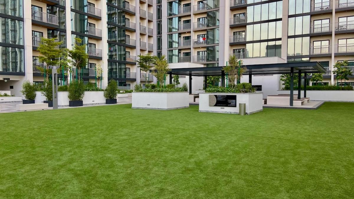 Stylish 1BR Retreat in Sobha Crest with Balcony