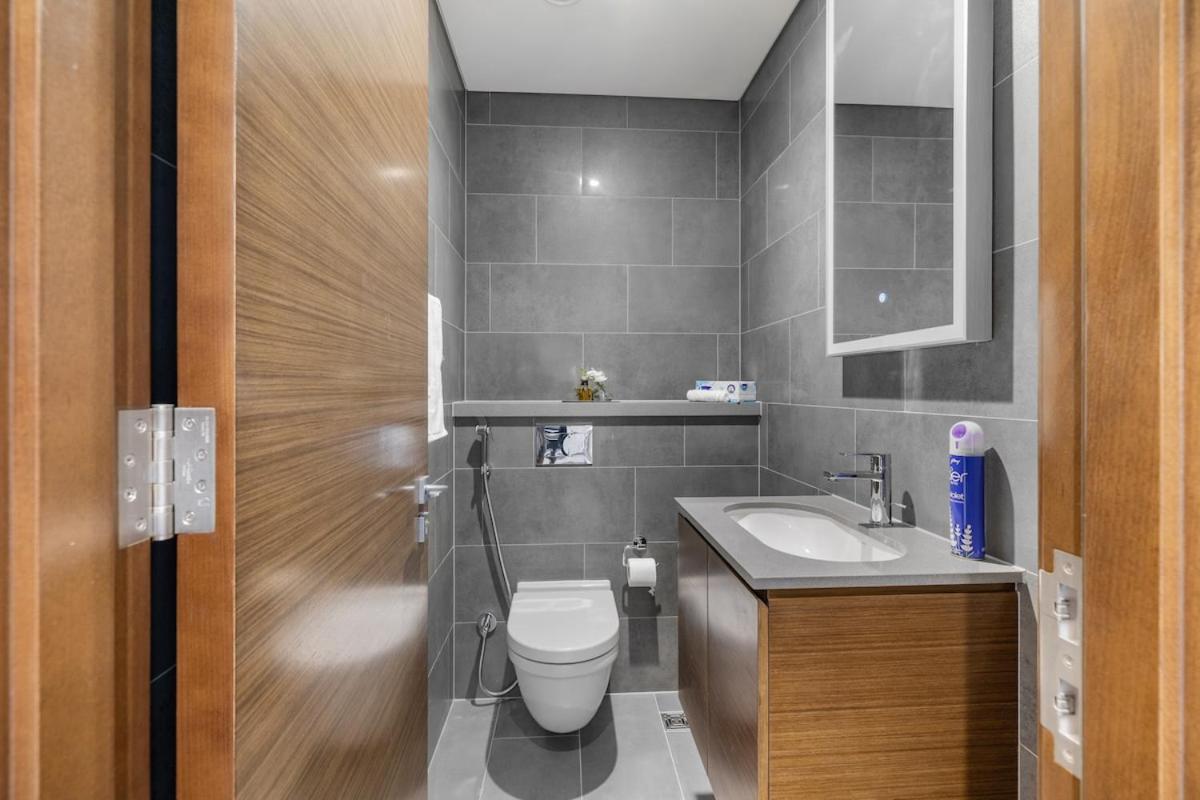 Stylish 1BR Retreat in Sobha Crest with Balcony