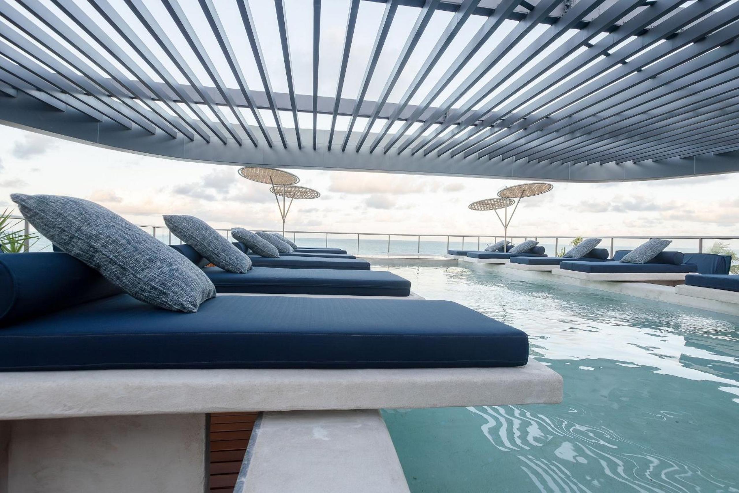 Setai Aquamaris #120 - Seafront by Carpediem
