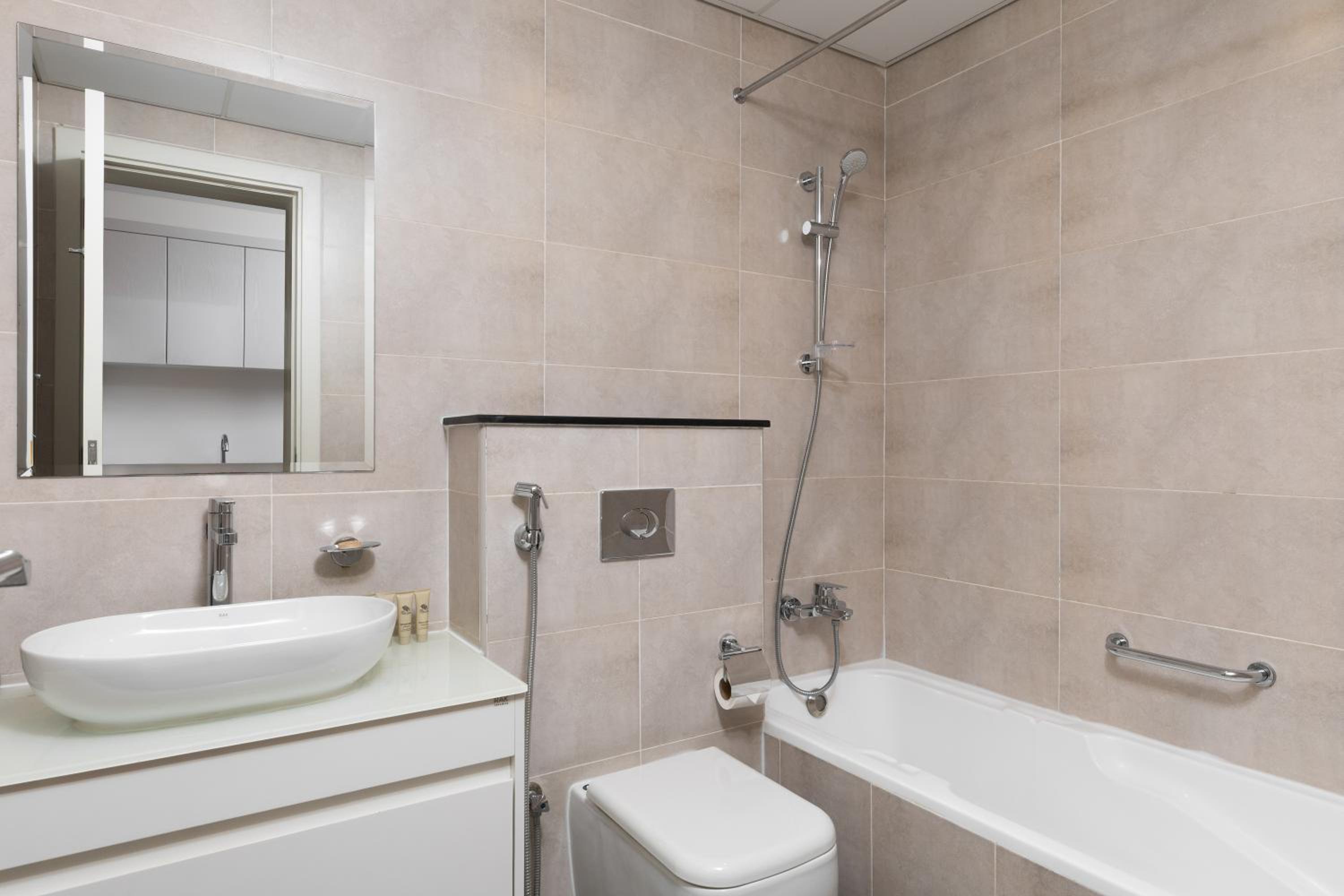 Maison Privee - Stylish Studio with Top Facilities in Damac Hills