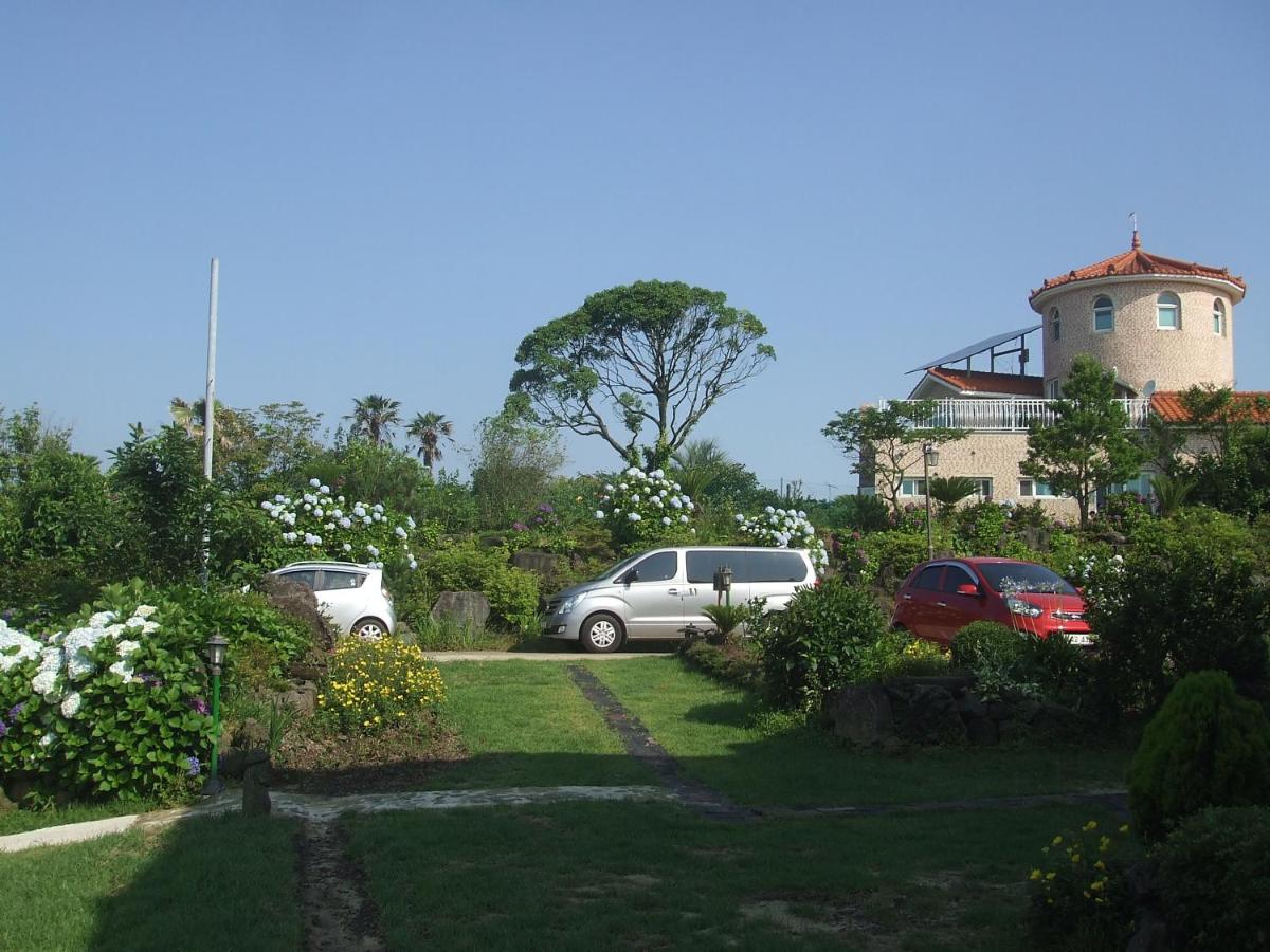 Jeju Myung House