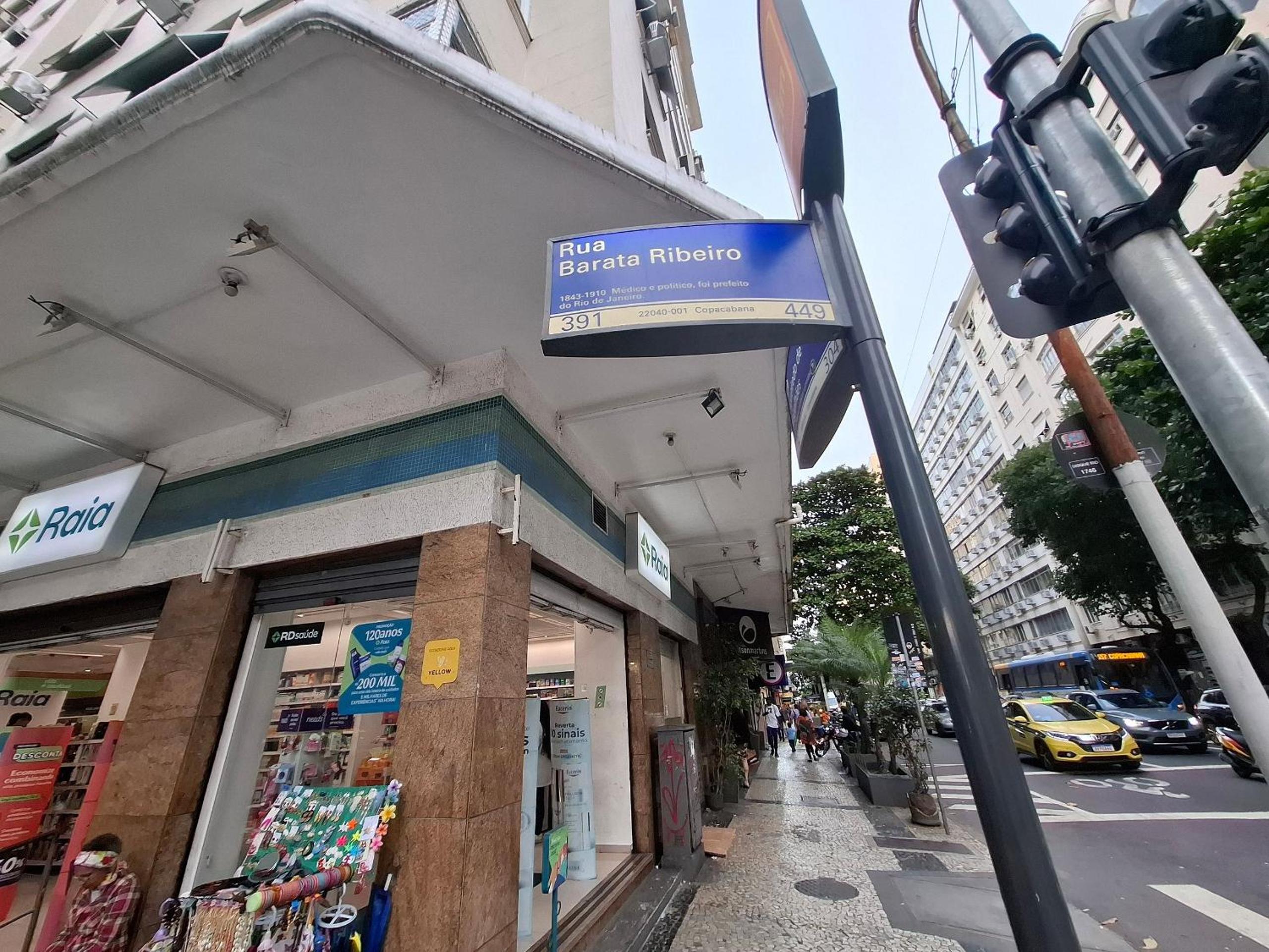 Copacabana Must - 3 guests, beach and comfort!
