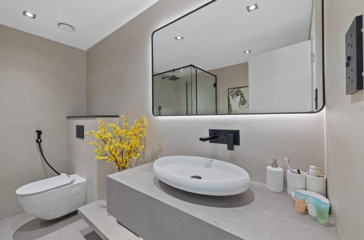 Simply Comfort Vacation Homes Rental Luxury Apartment Fontaine View & Burj Khalifa at Emaar 29 Boulevard