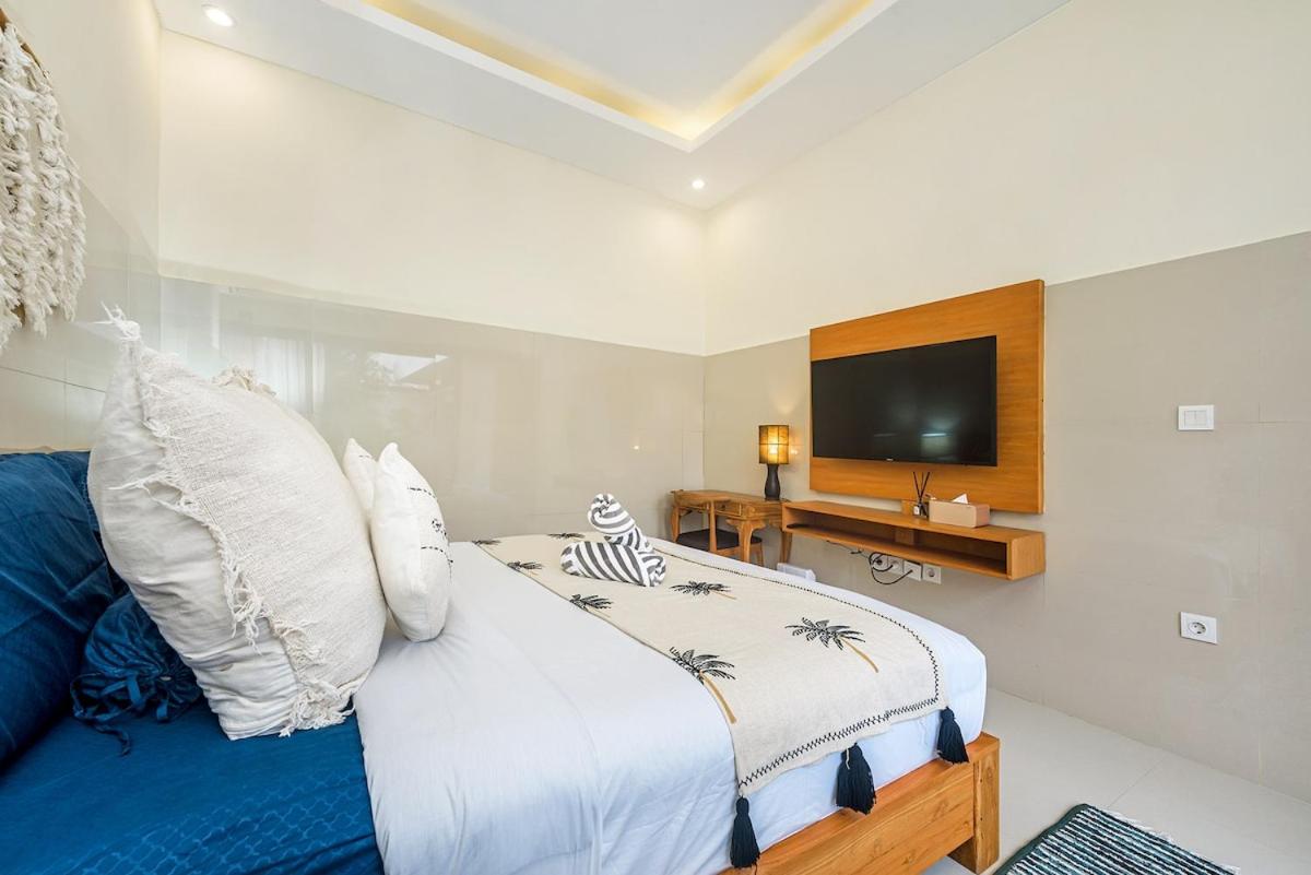 Adikara Villa 2 Cozy 2BR in Canggu, Berawa 5 mins to the beach