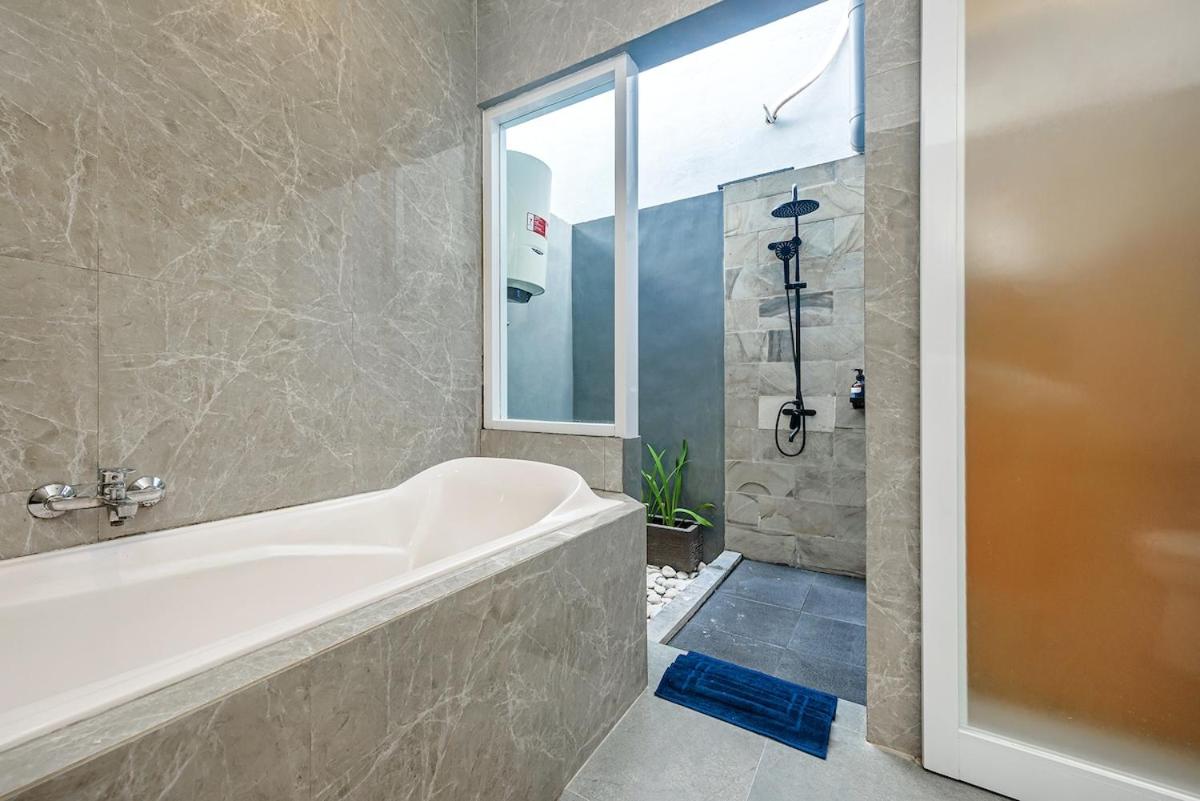 Adikara Villa 2 Cozy 2BR in Canggu, Berawa 5 mins to the beach
