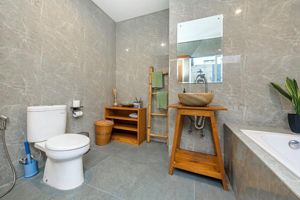 Adikara Villa 2 Cozy 2BR in Canggu, Berawa 5 mins to the beach