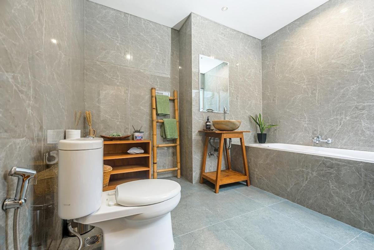 Adikara Villa 2 Cozy 2BR in Canggu, Berawa 5 mins to the beach